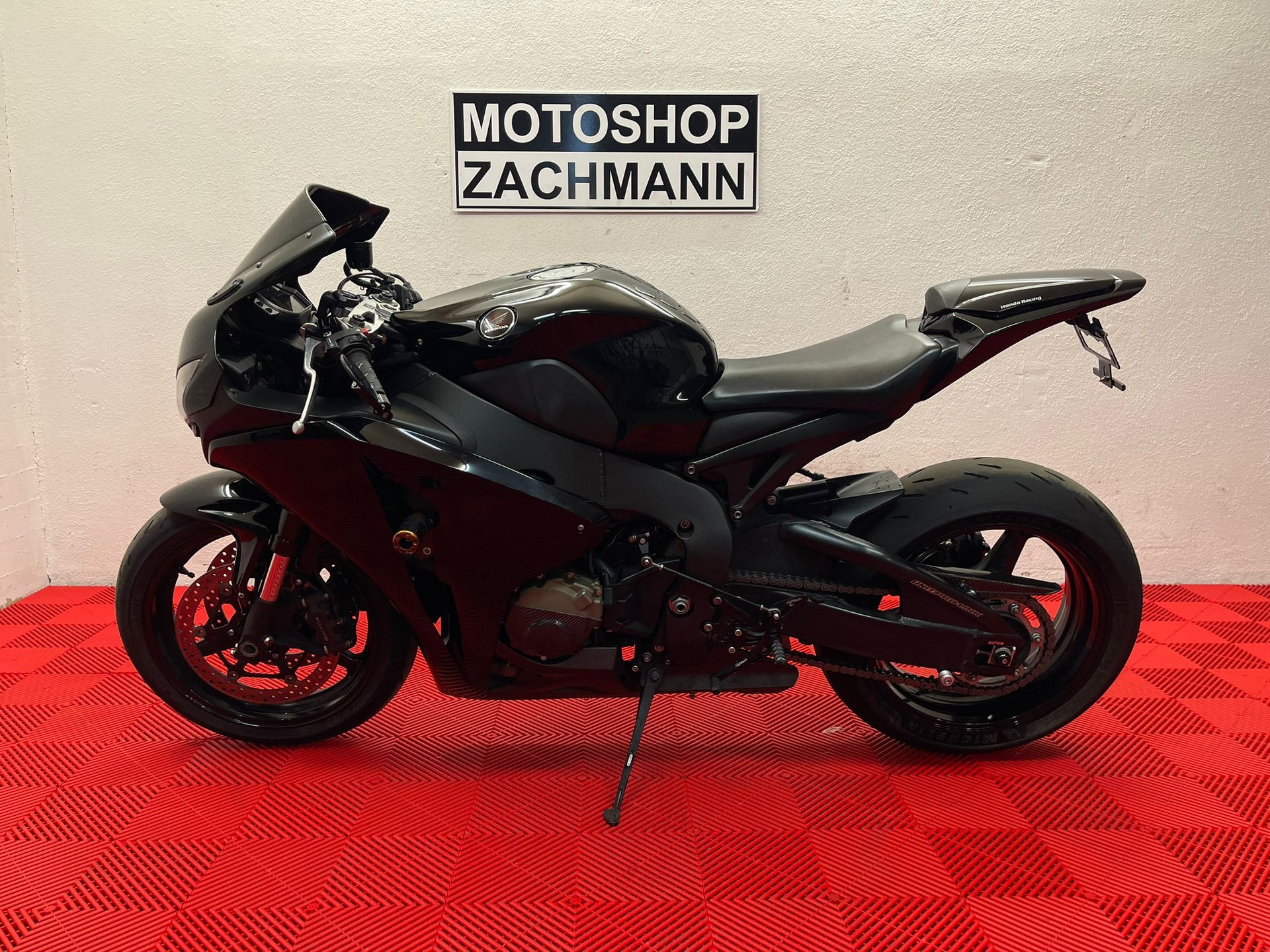 HONDA CBR 1000 RR Fireblade-showroom-element-3