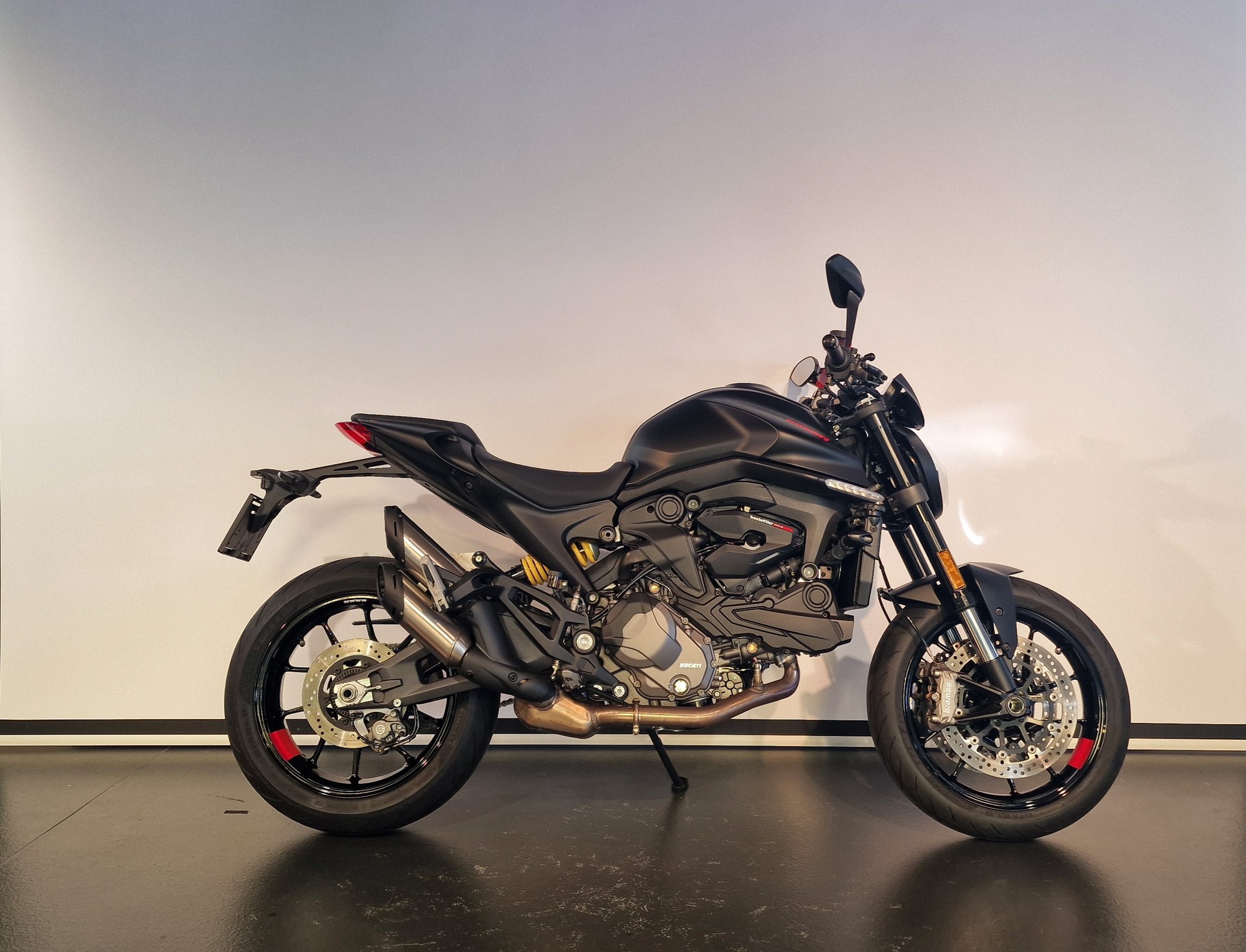DUCATI Monster + 937 Dark Staealth