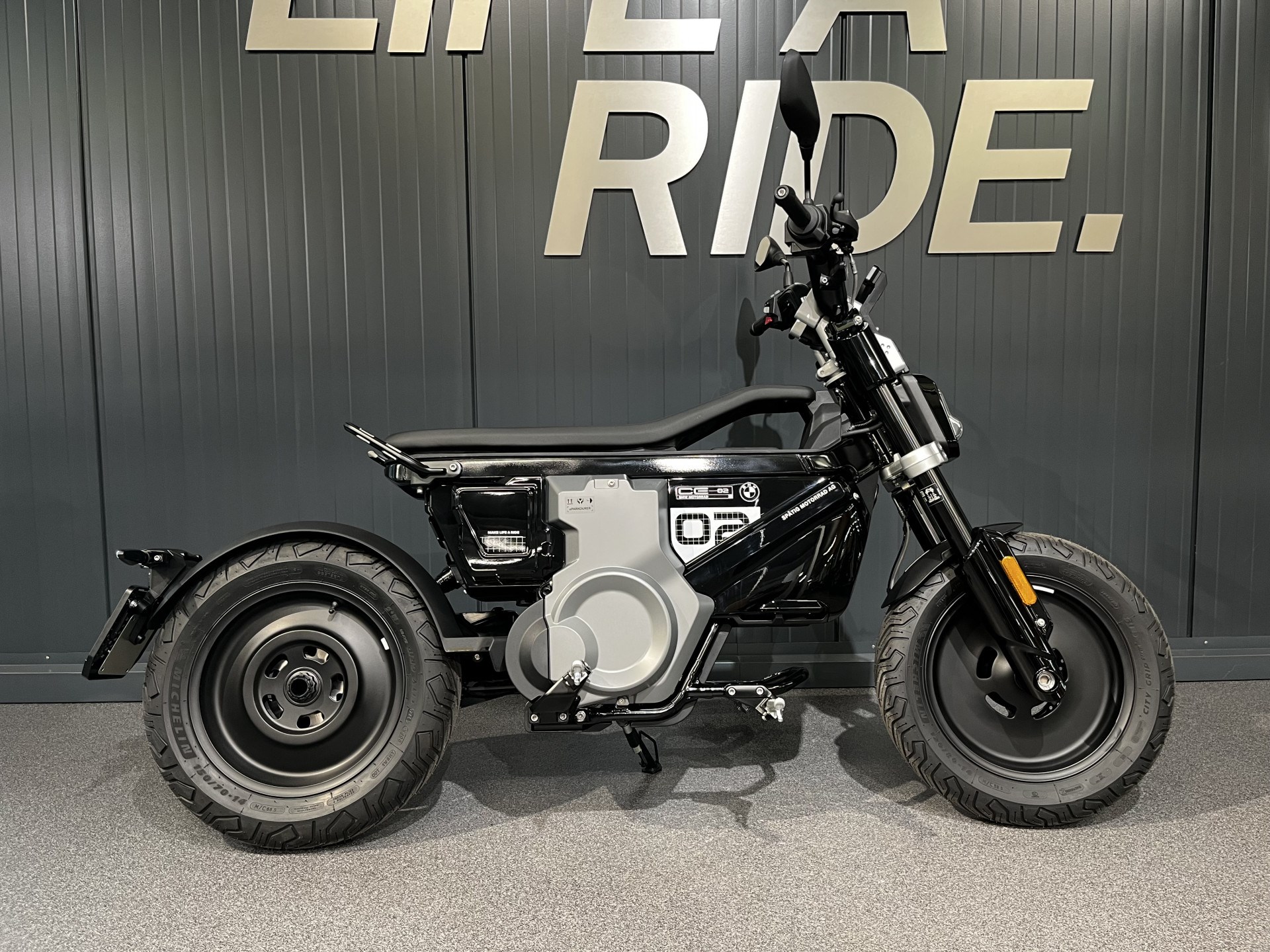 BMW CE 02