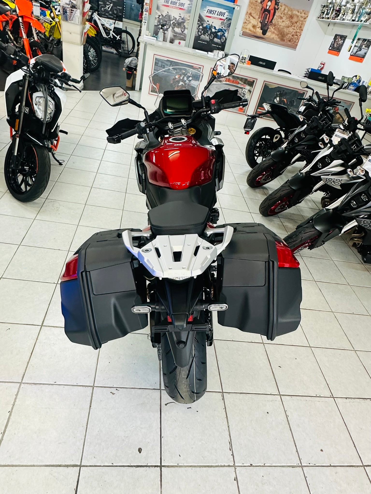 SUZUKI GSX-S 1000 GX Travel-showroom-element-1