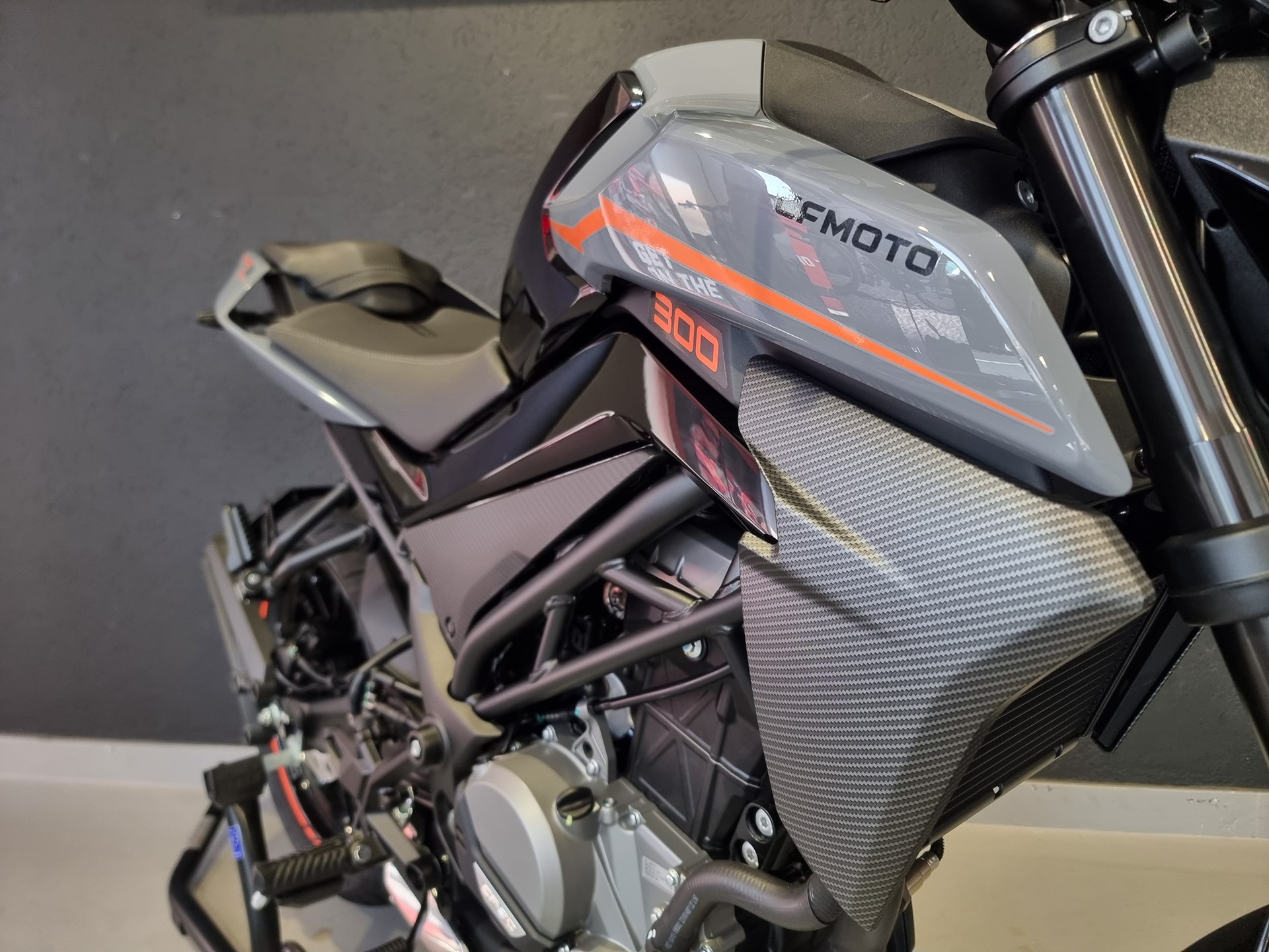 CF MOTO 300NK-image-8