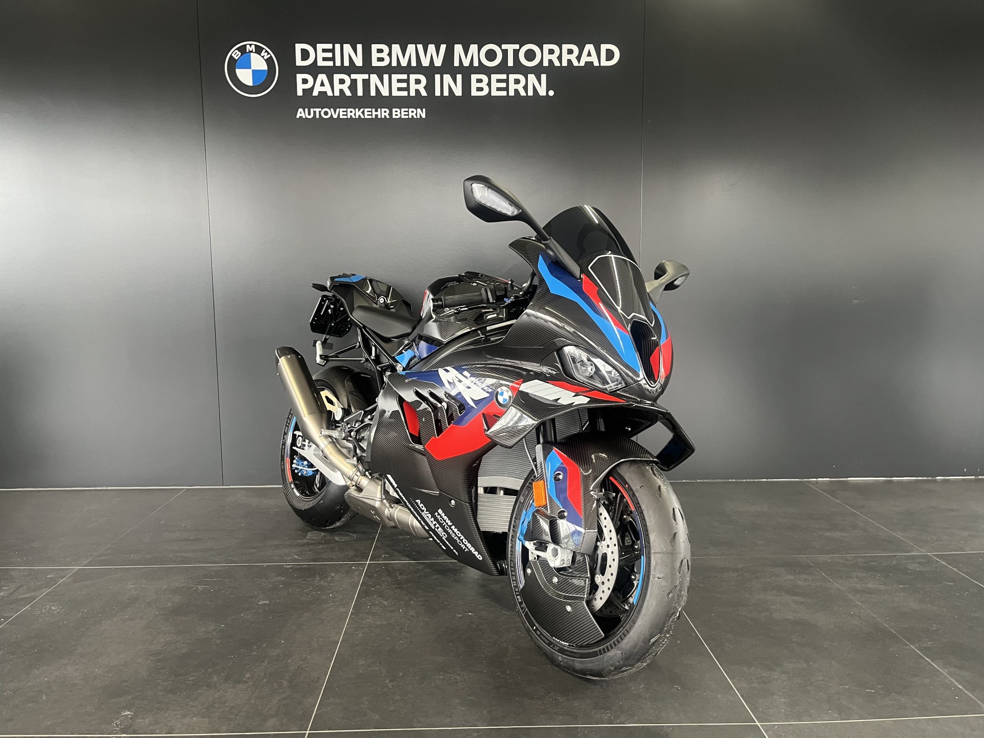 BMW M 1000 RR Competition-showroom-element-1