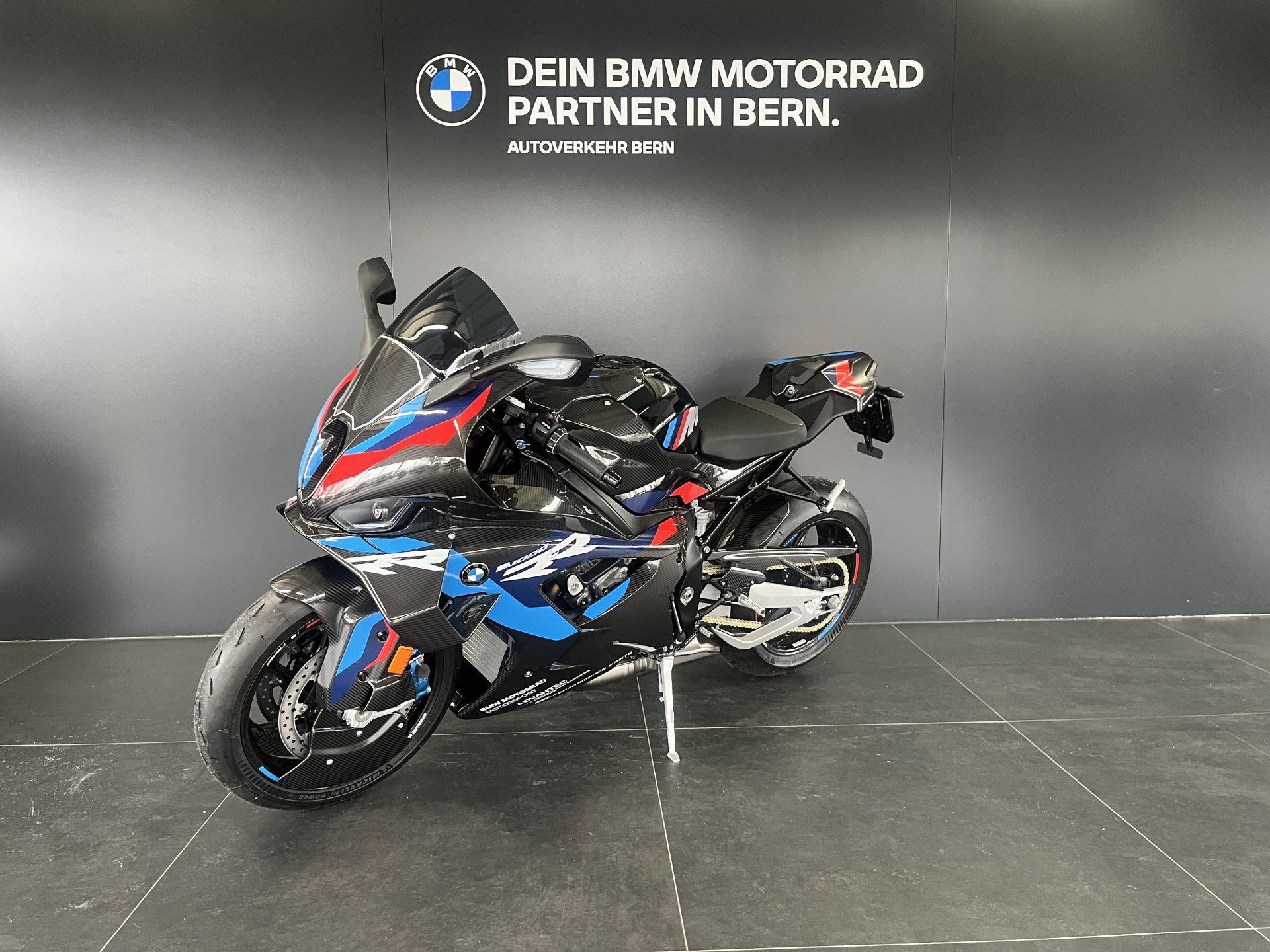 BMW M 1000 RR Competition-showroom-element-2
