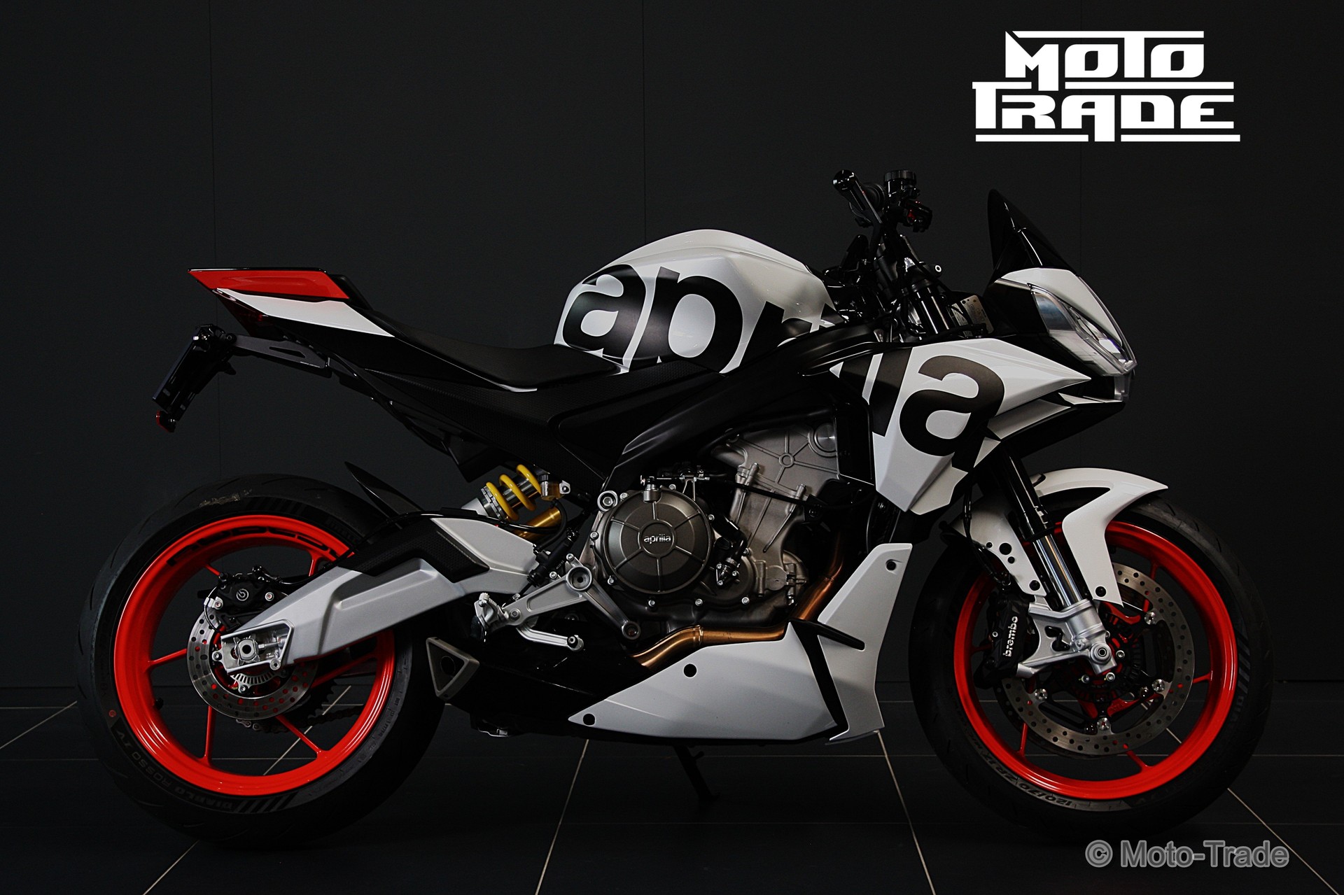 APRILIA Tuono 660 Factory-showroom-element-1