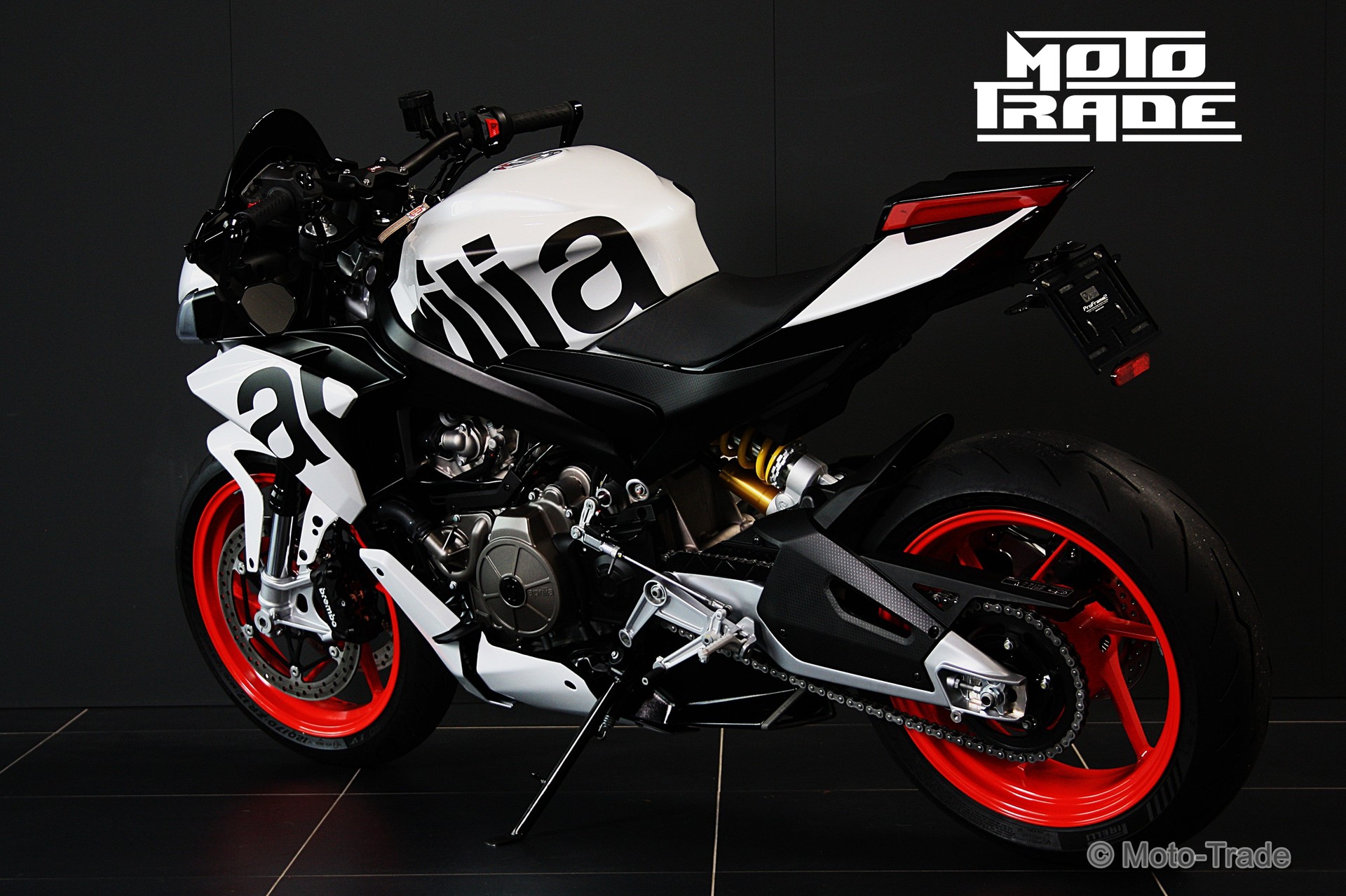 APRILIA Tuono 660 Factory-showroom-element-3