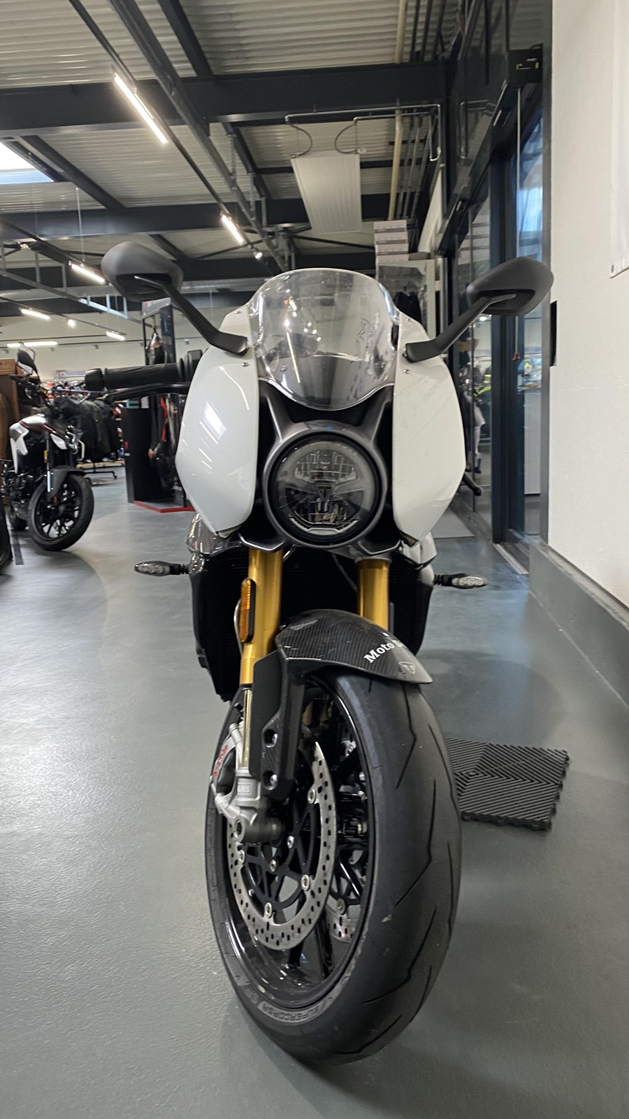 TRIUMPH Speed Triple 1200 RR-showroom-element-1