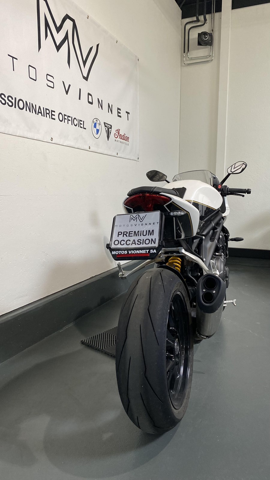 TRIUMPH Speed Triple 1200 RR-showroom-element-3