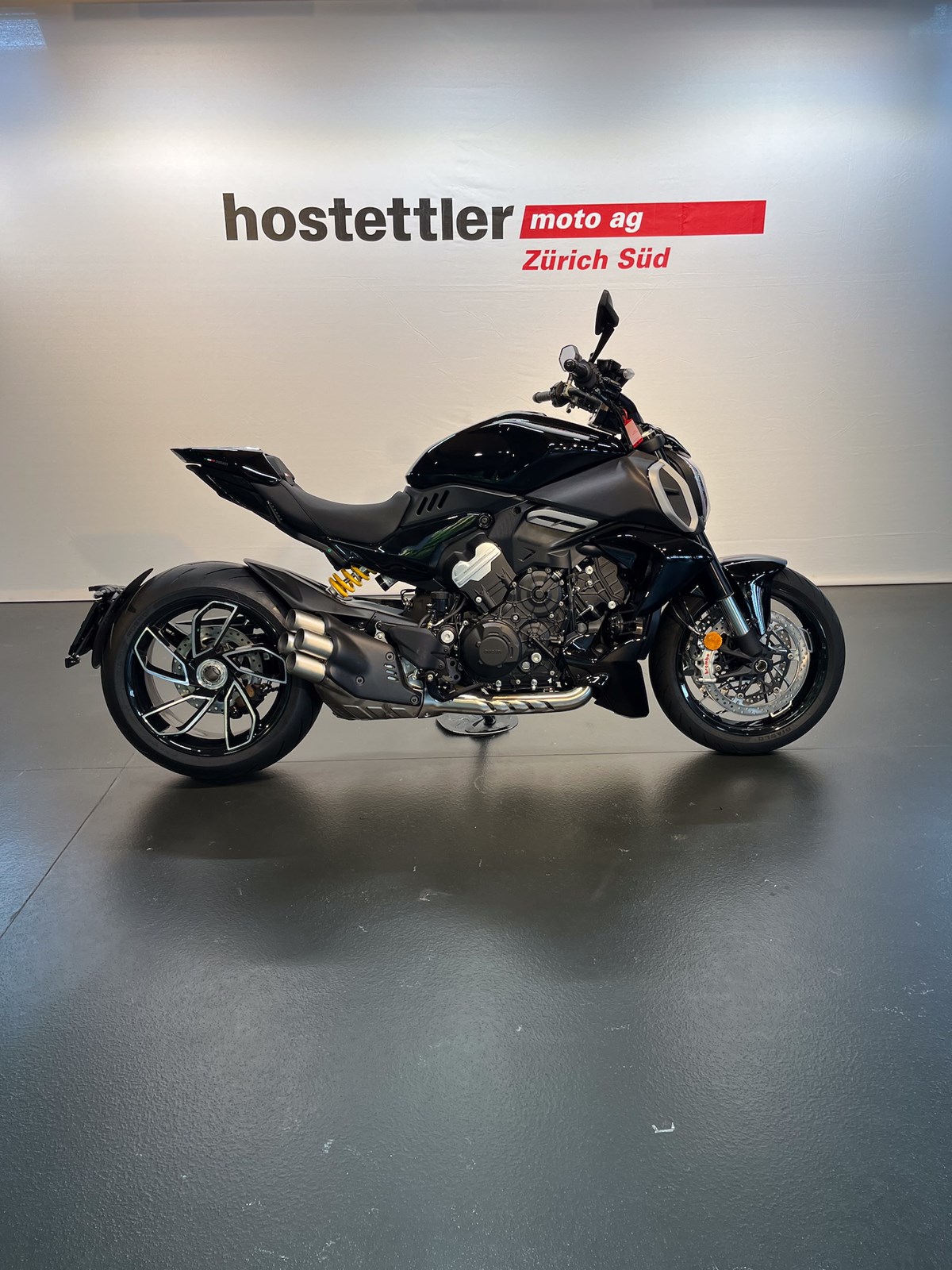 DUCATI Diavel V4