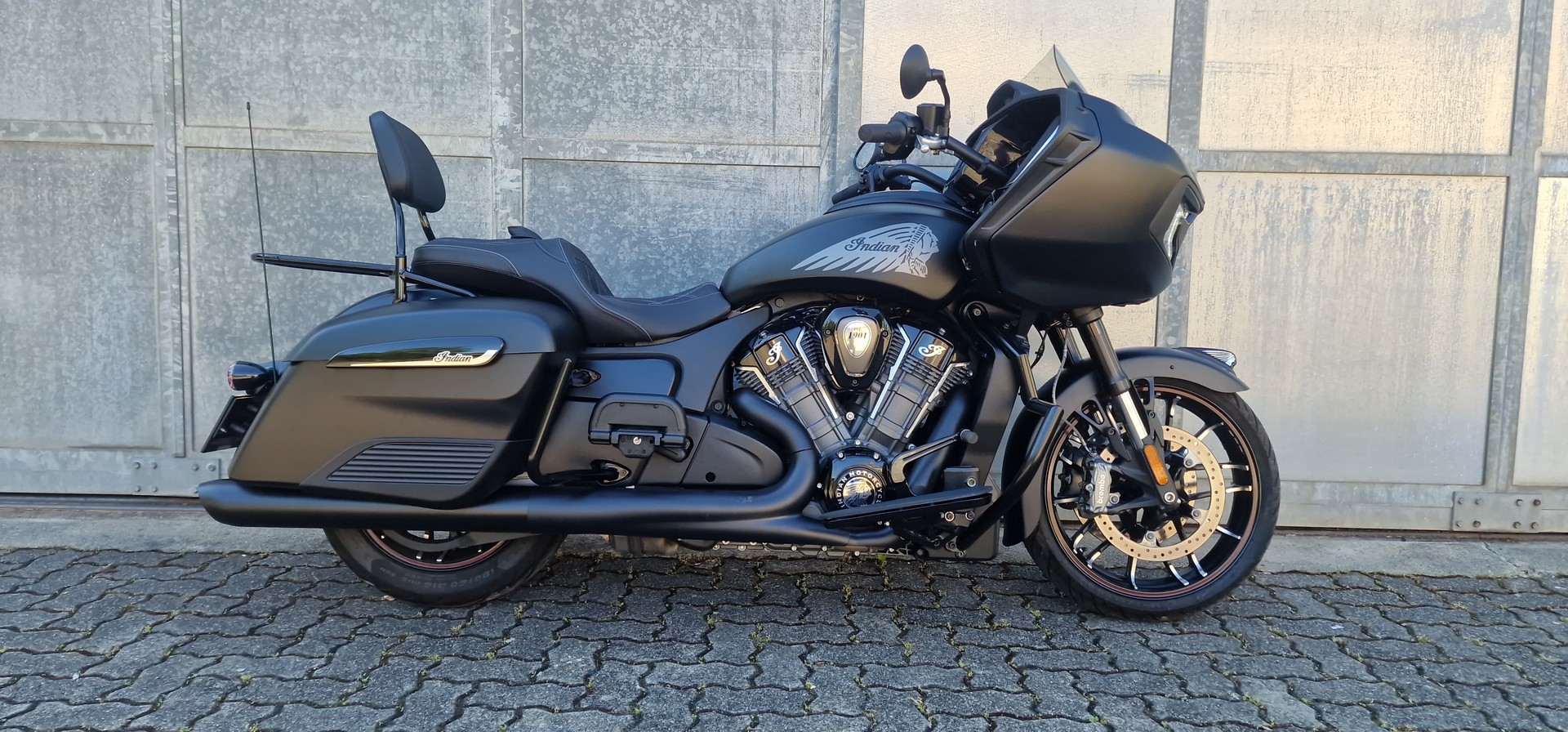 INDIAN Challenger Dark Horse
