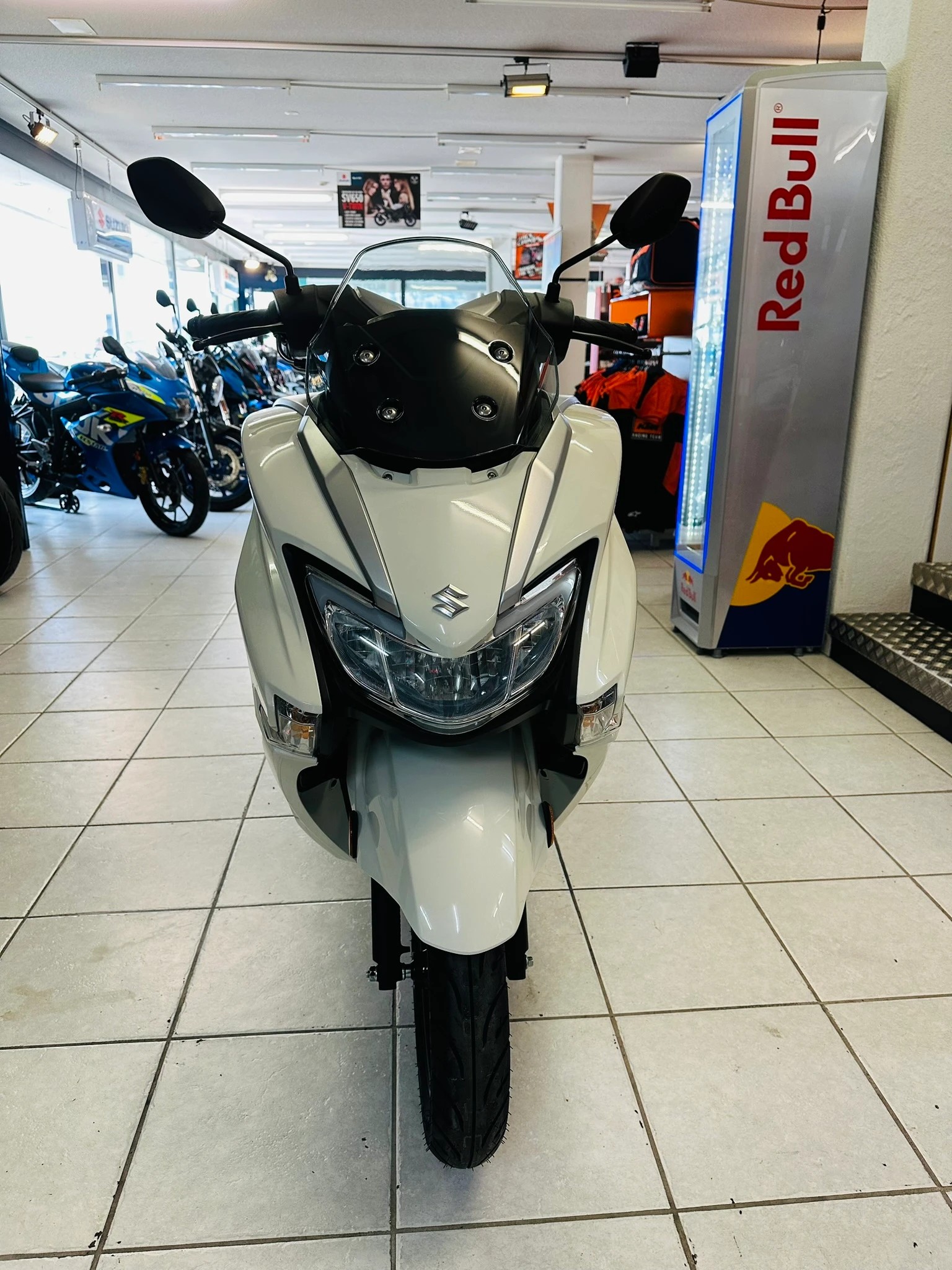 SUZUKI BURGMAN  125 UB-showroom-element-2