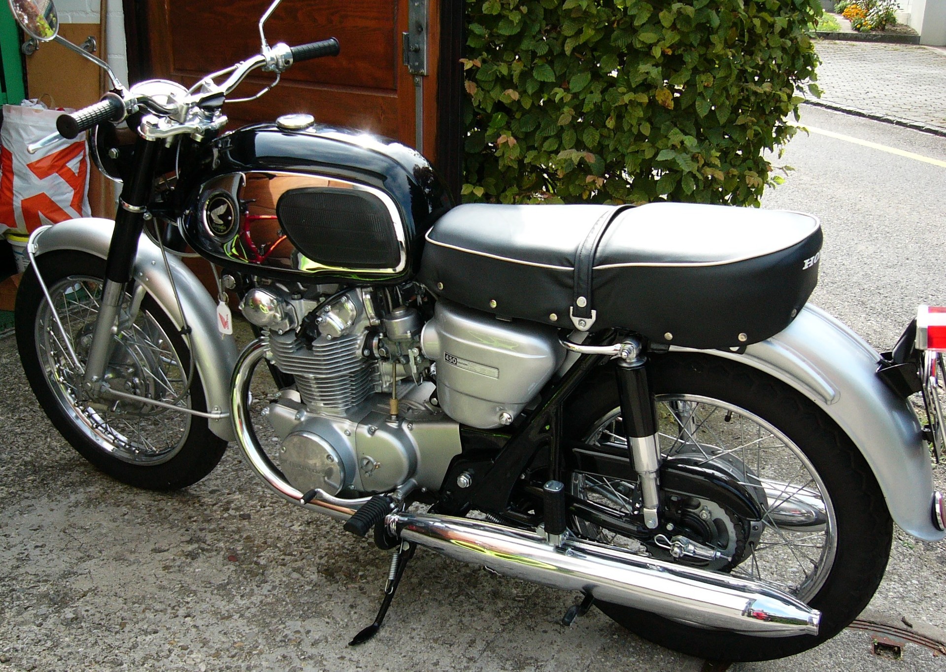HONDA CB450 BLACK BOMBER-image-4