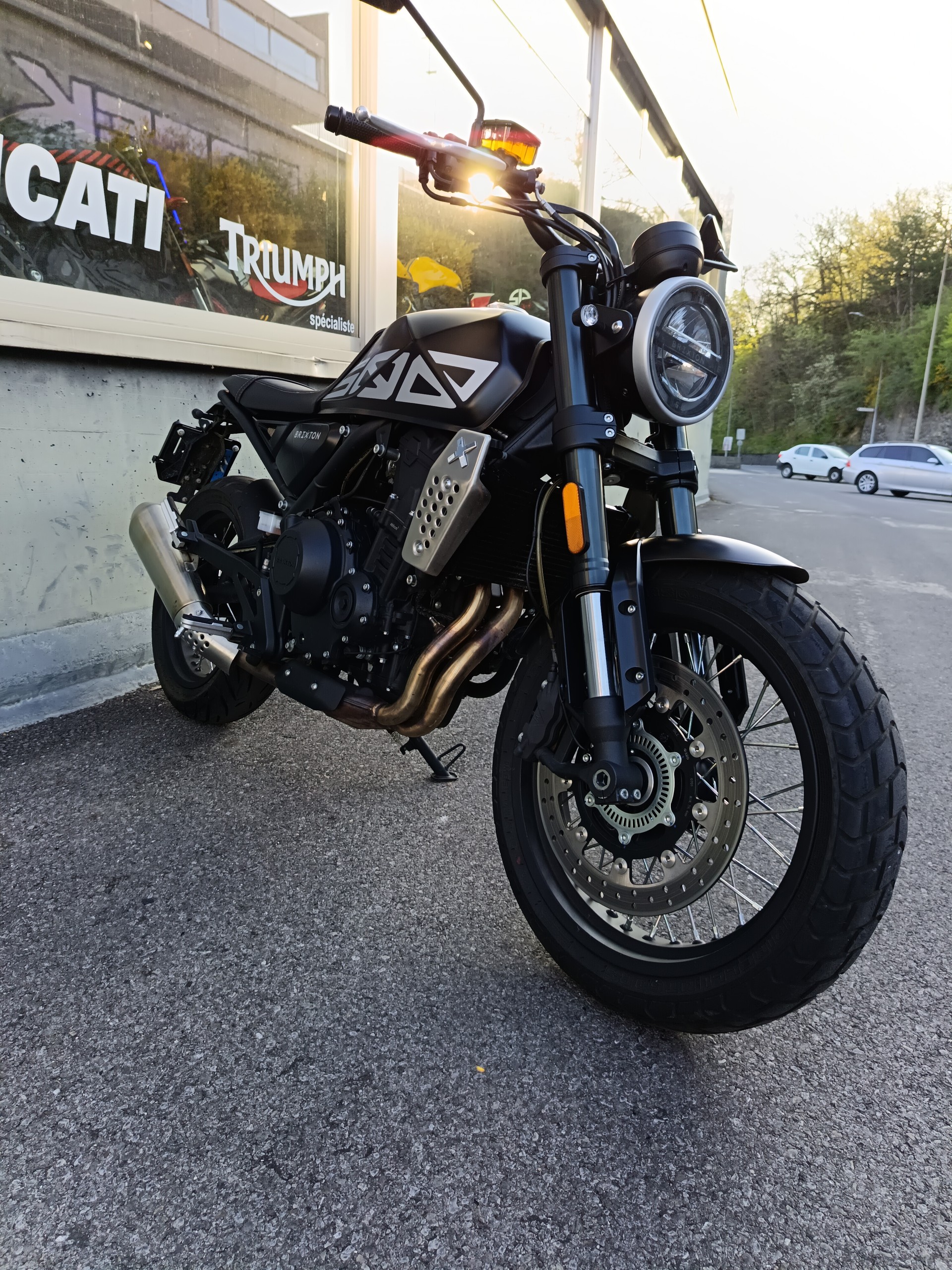 BRIXTON Crossfire 500-showroom-element-2