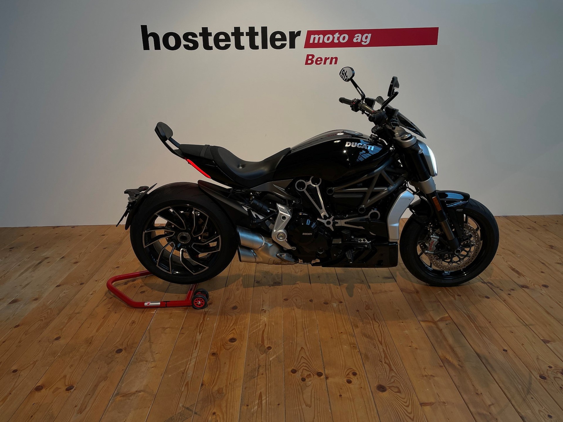 DUCATI X Diavel S-showroom-element-1