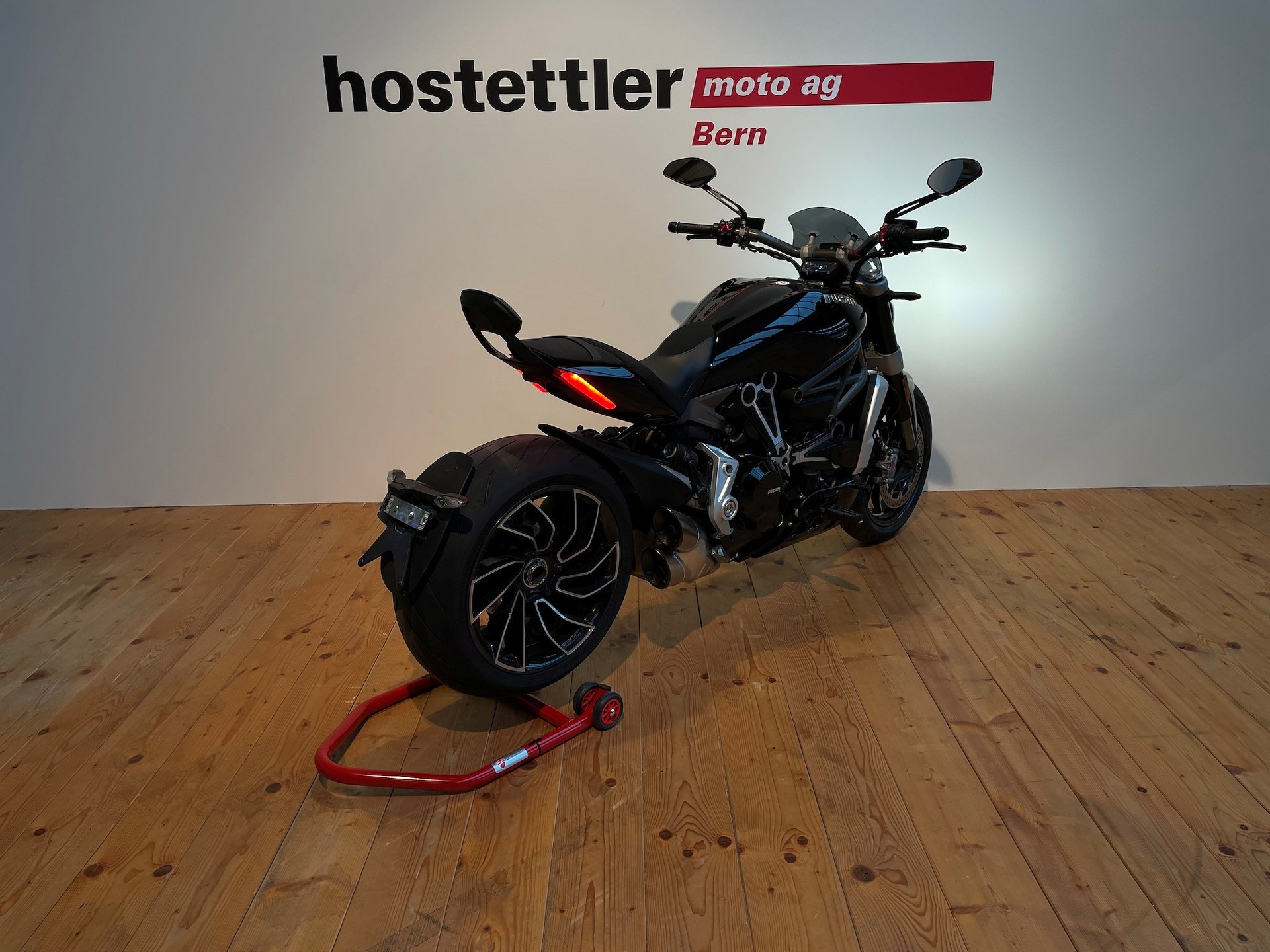 DUCATI X Diavel S-showroom-element-2