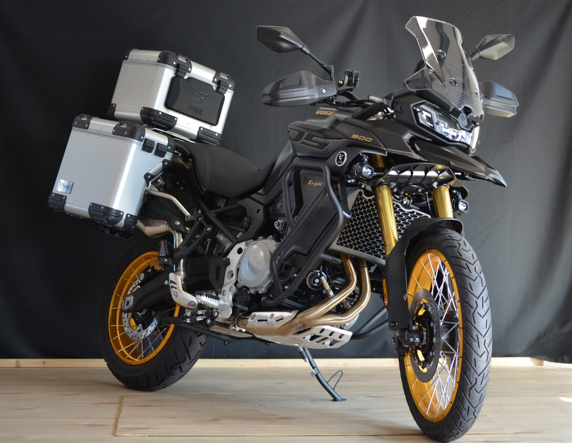 VOGE 900 DSX BLACK KNIGHT