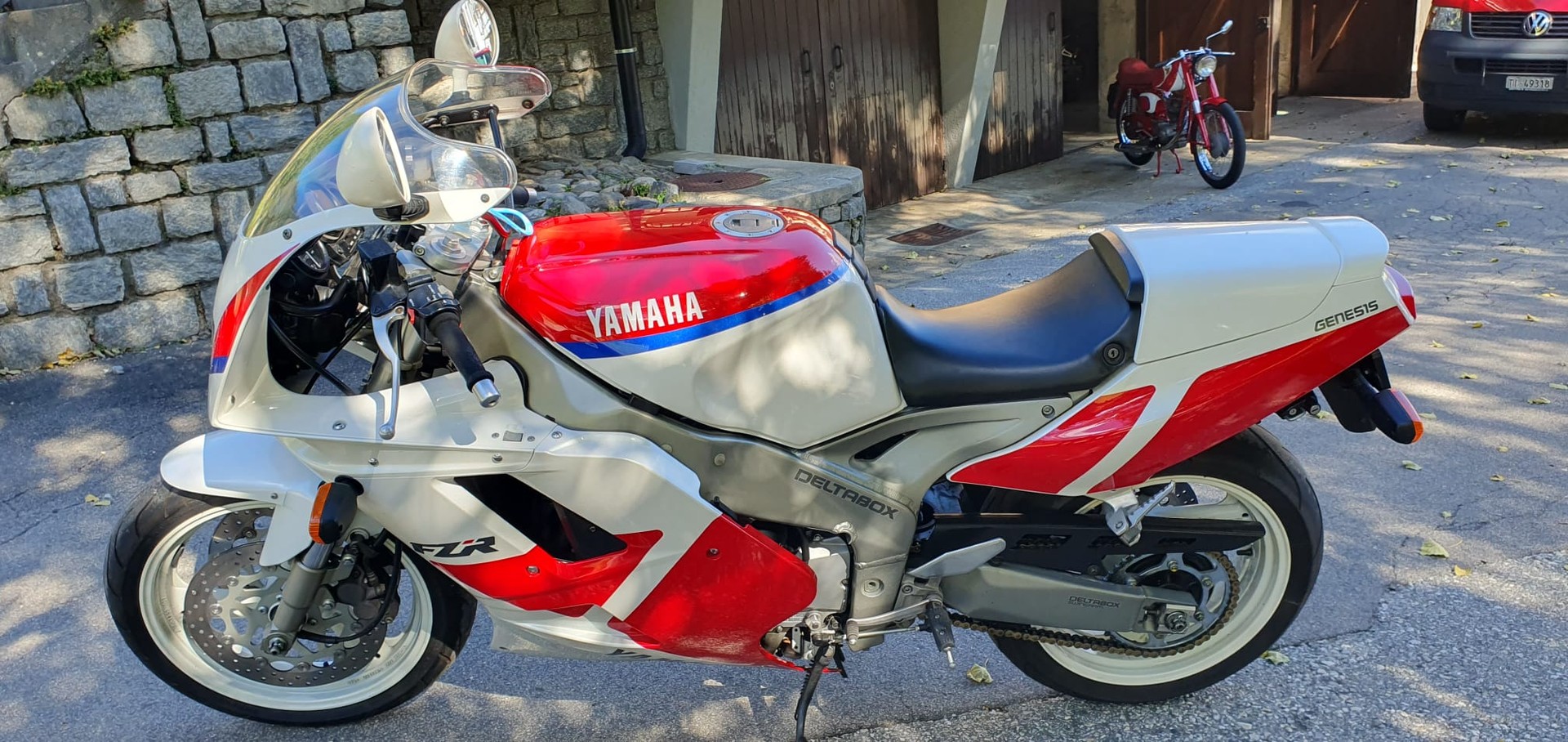 YAMAHA FZR 1000 Ex up