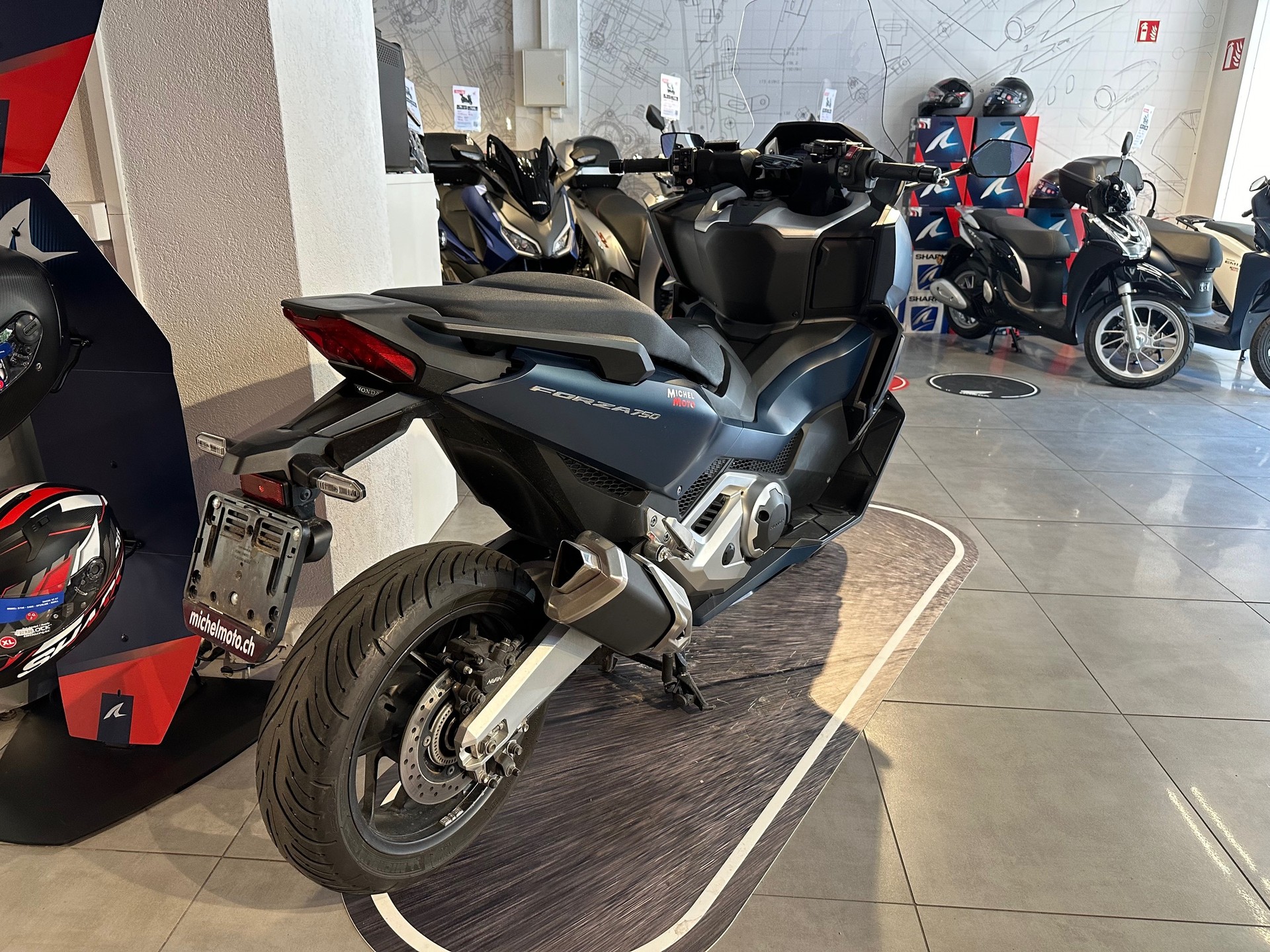 HONDA NSS 750-showroom-element-2