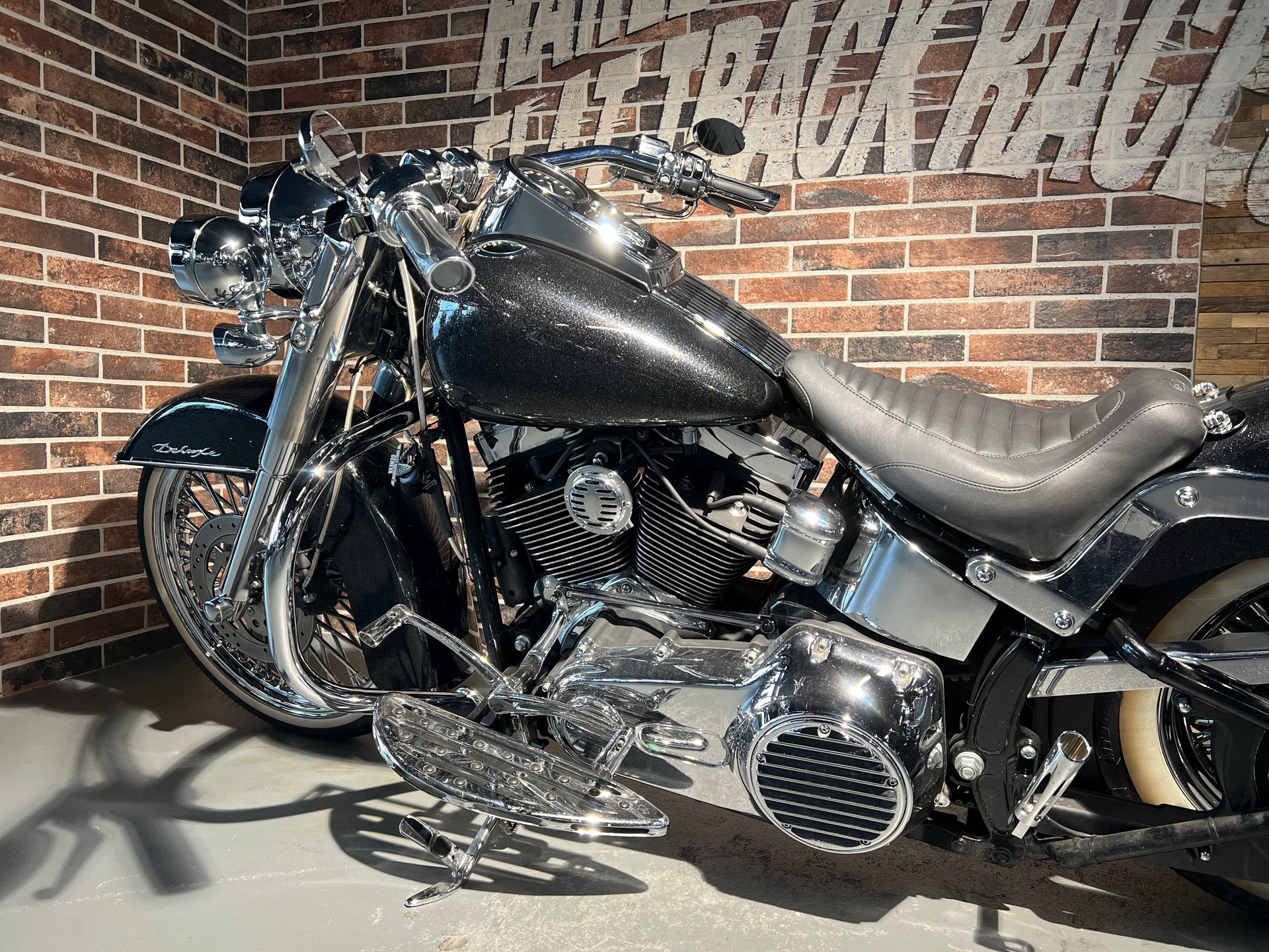 HARLEY-DAVIDSON FLSTN Softail Deluxe ABS-showroom-element-2