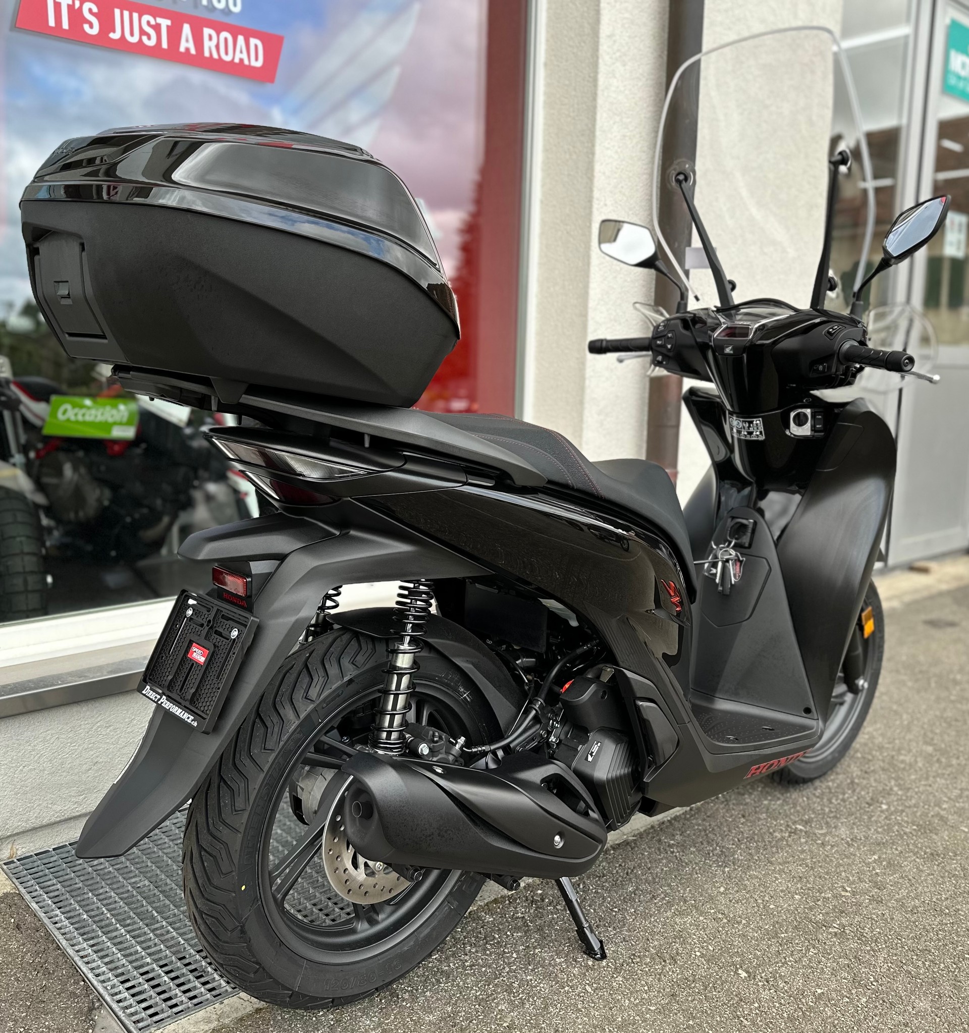 HONDA SH 125 Sporty-showroom-element-3