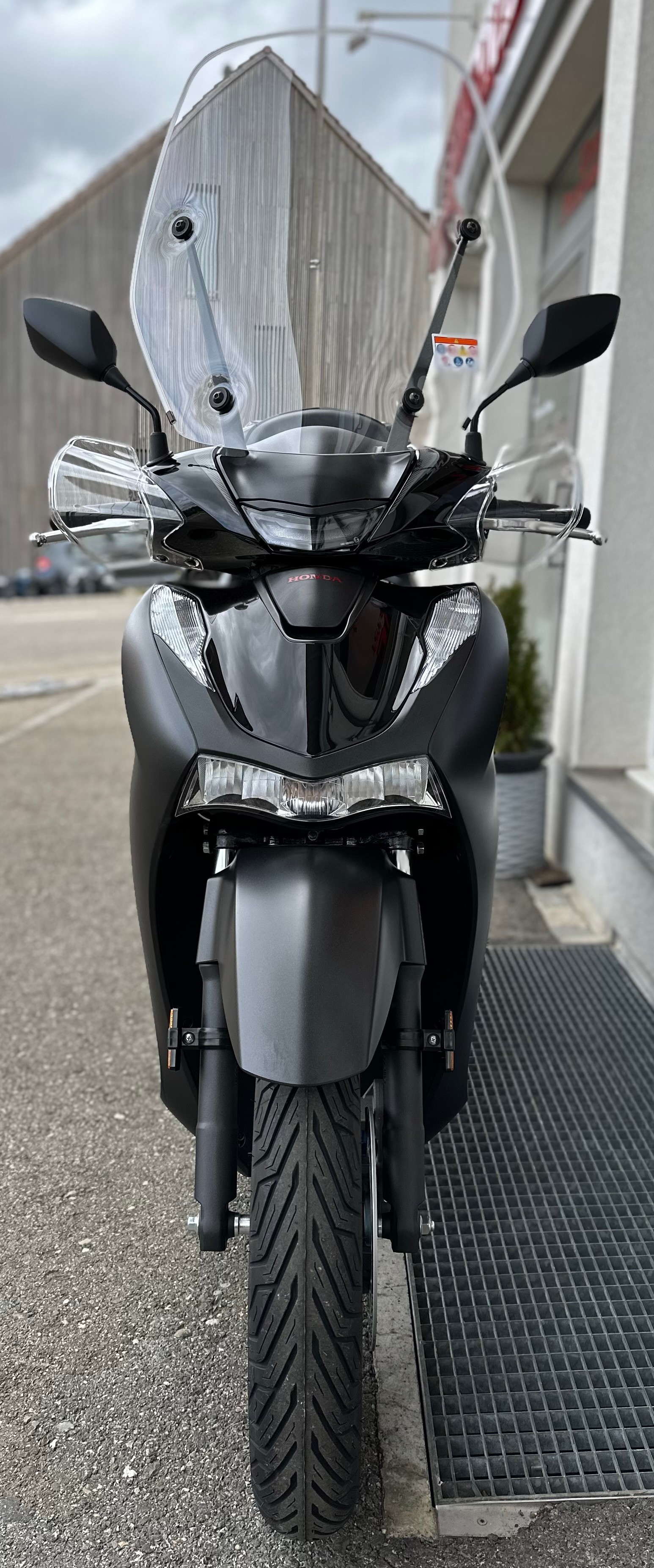 HONDA SH 125 Sporty-showroom-element-1