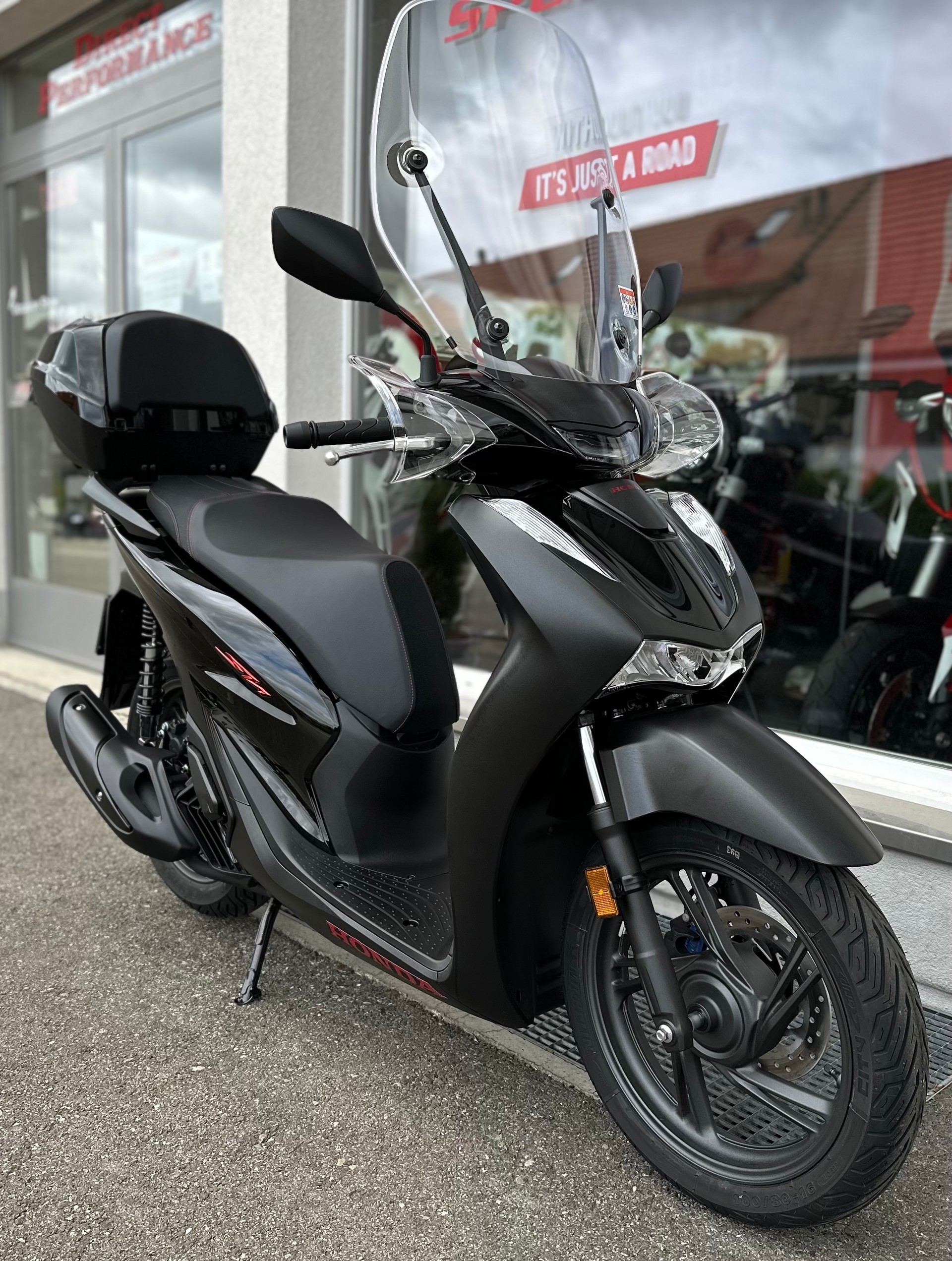 HONDA SH 125 Sporty-showroom-element-2