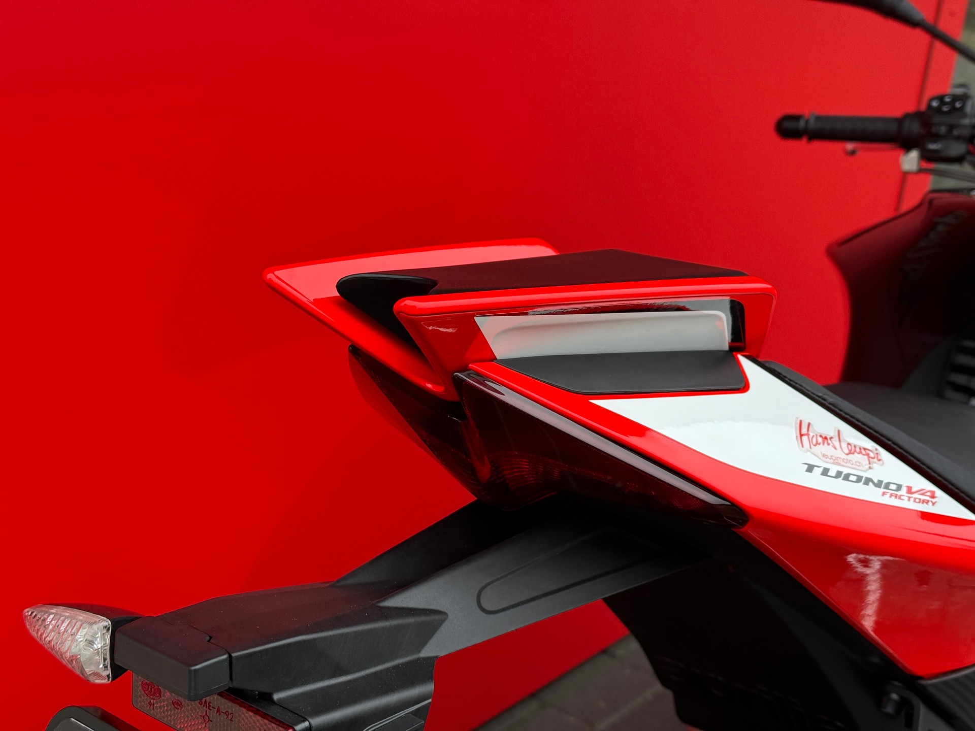 APRILIA Tuono V4 1100 Factory SE 09 SBK-image-10