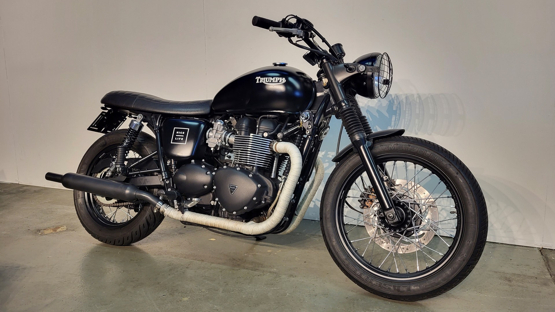 TRIUMPH 900 i T100-showroom-element-2