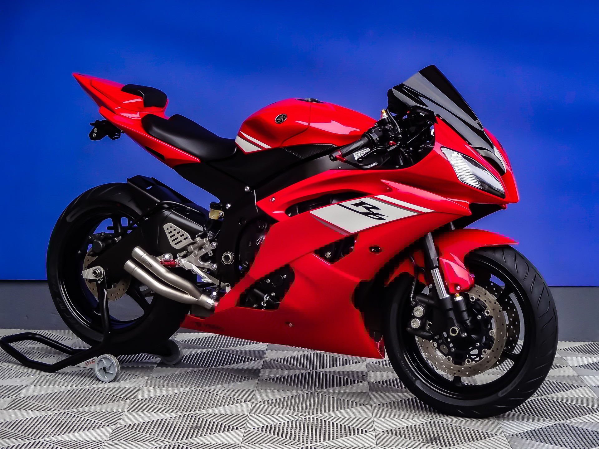 YAMAHA YZF-R6-showroom-element-1