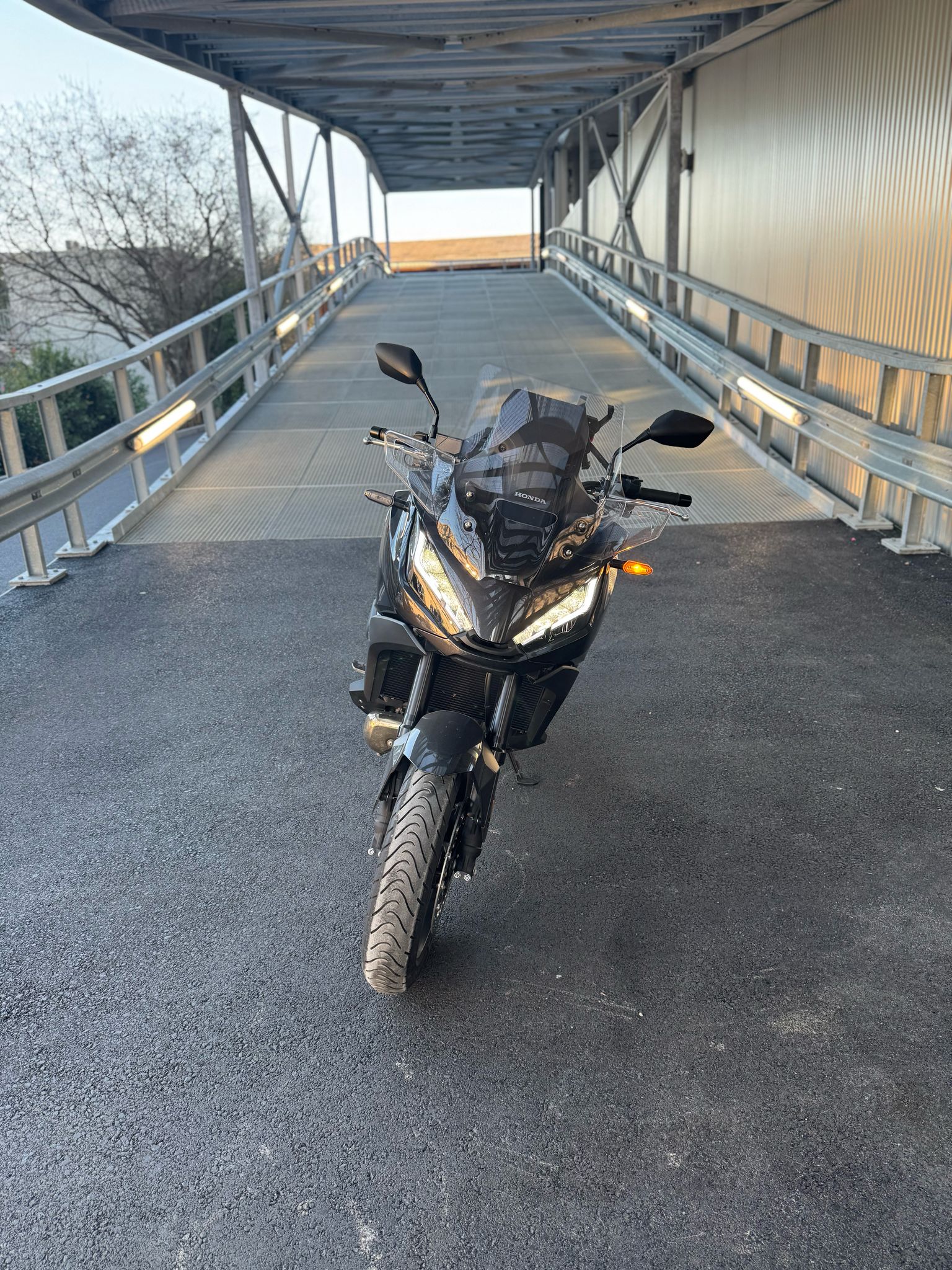 HONDA NT 1100-showroom-element-2