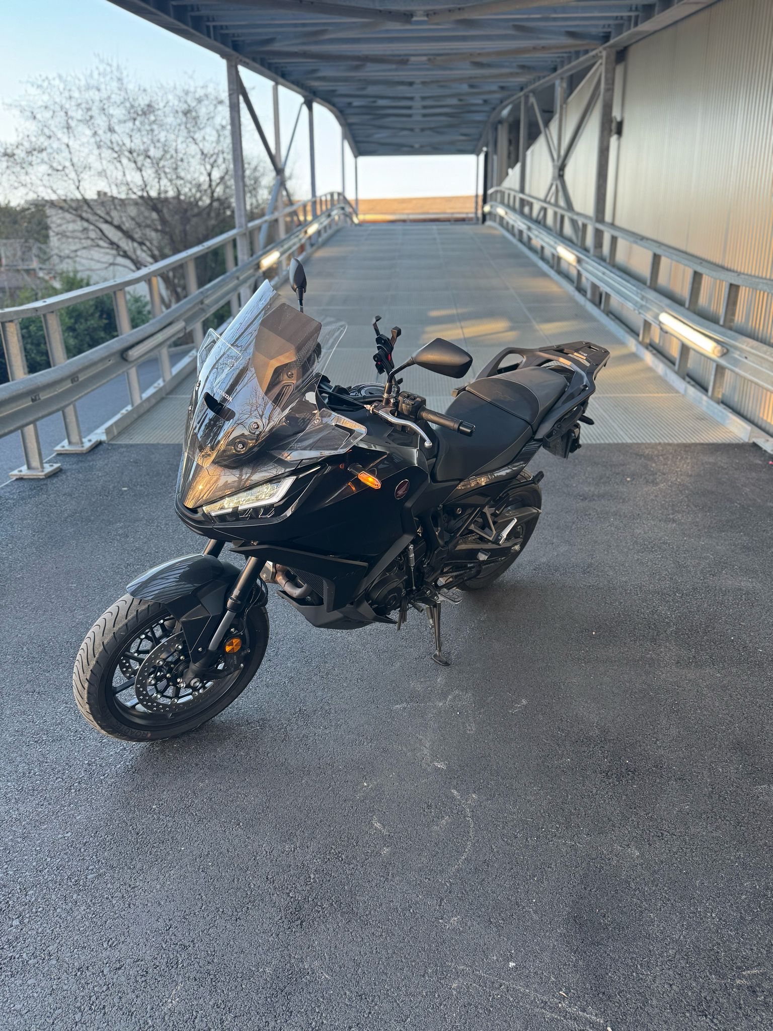 HONDA NT 1100-showroom-element-1