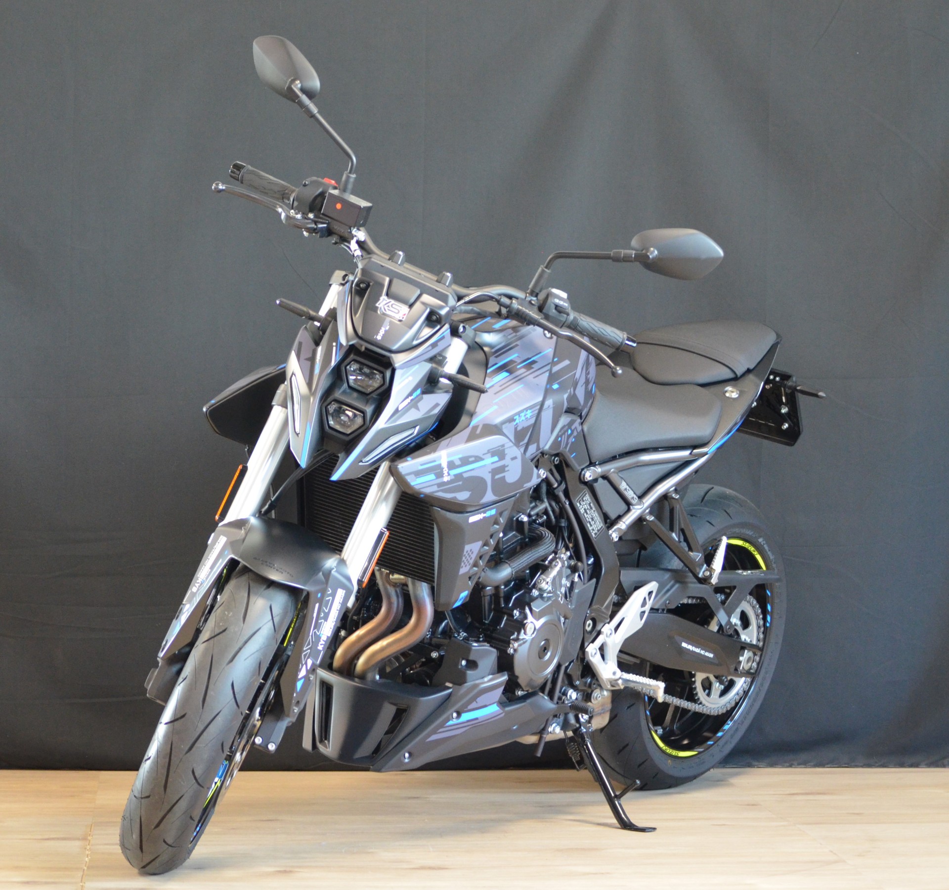 SUZUKI GSX 8 S EVO (35kW)-showroom-element-1