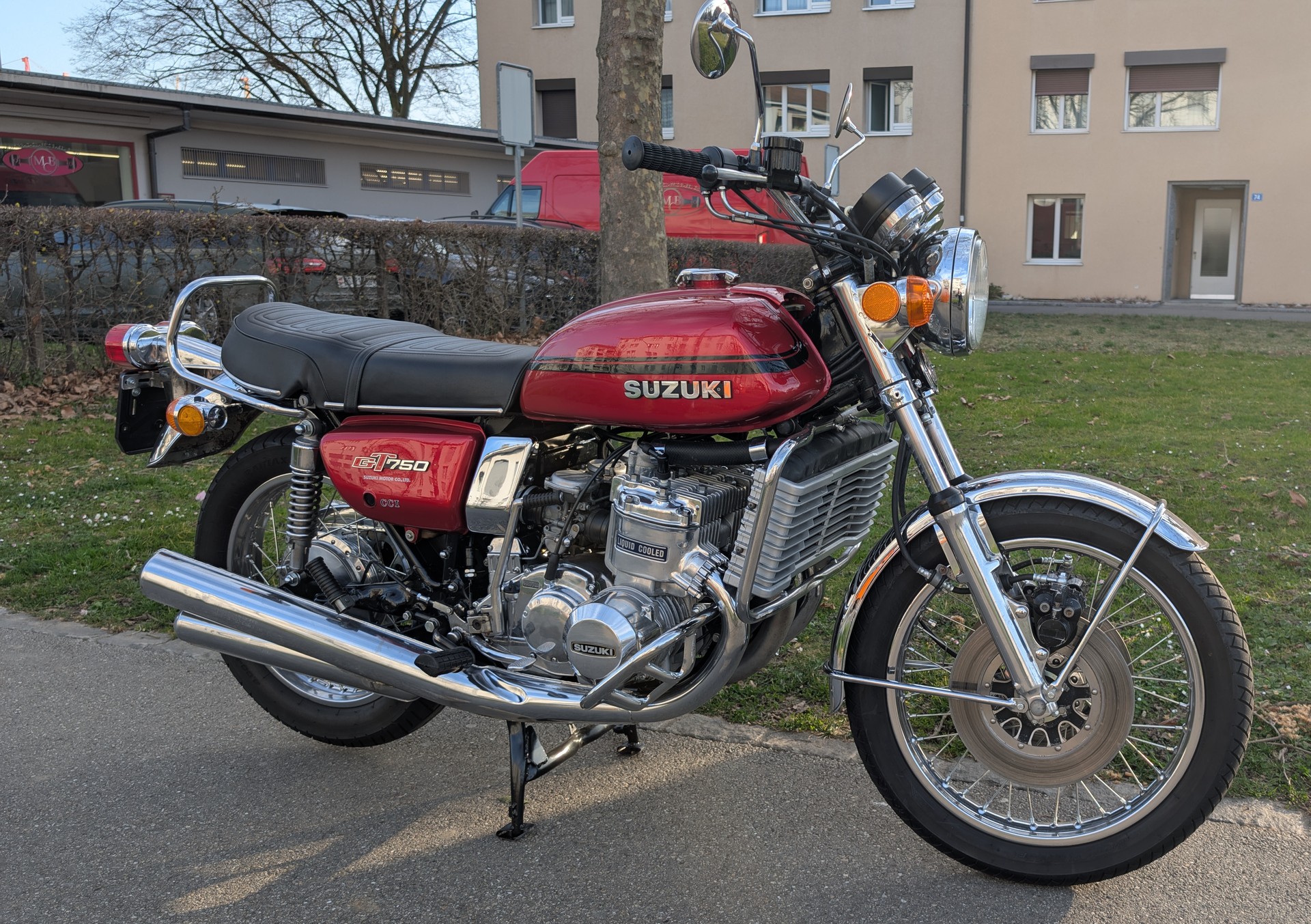 SUZUKI 750