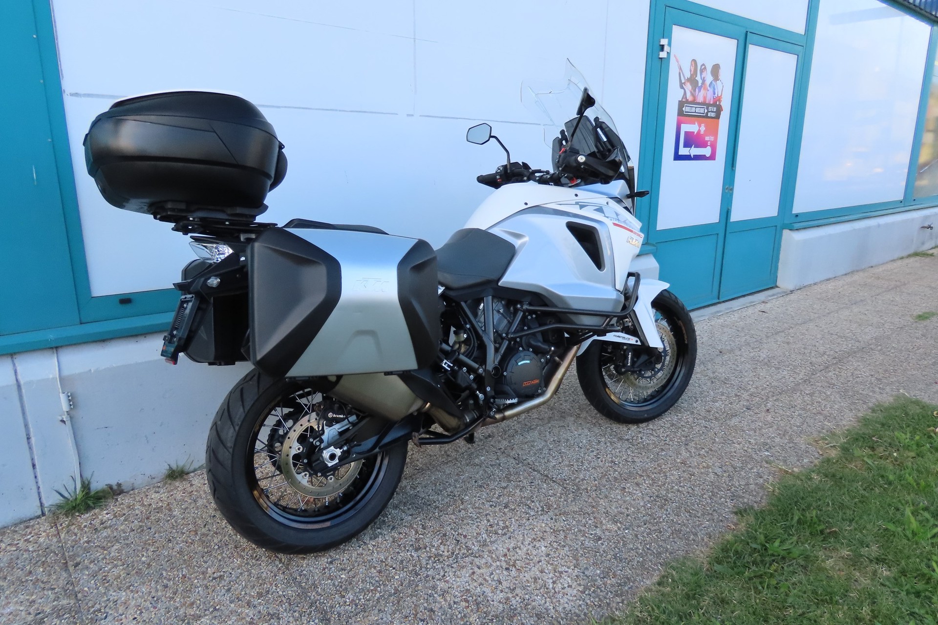 KTM 1290 Super Adventure S-showroom-element-1