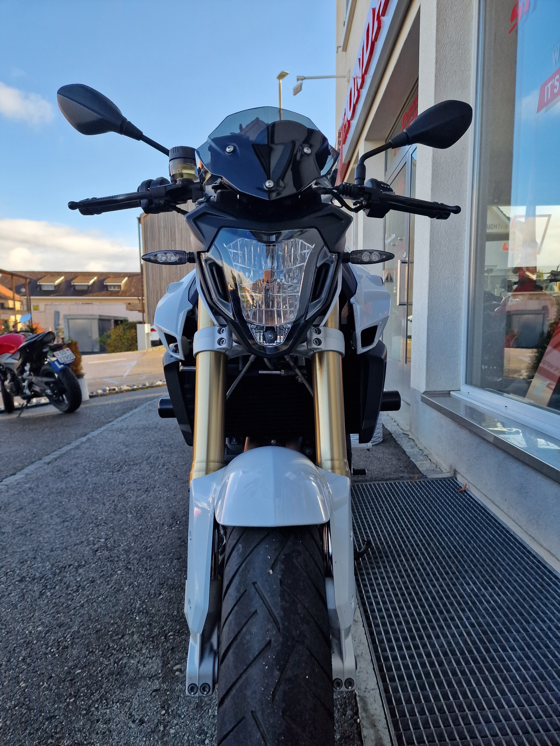 BMW F 800 R ABS (35kW)-showroom-element-1