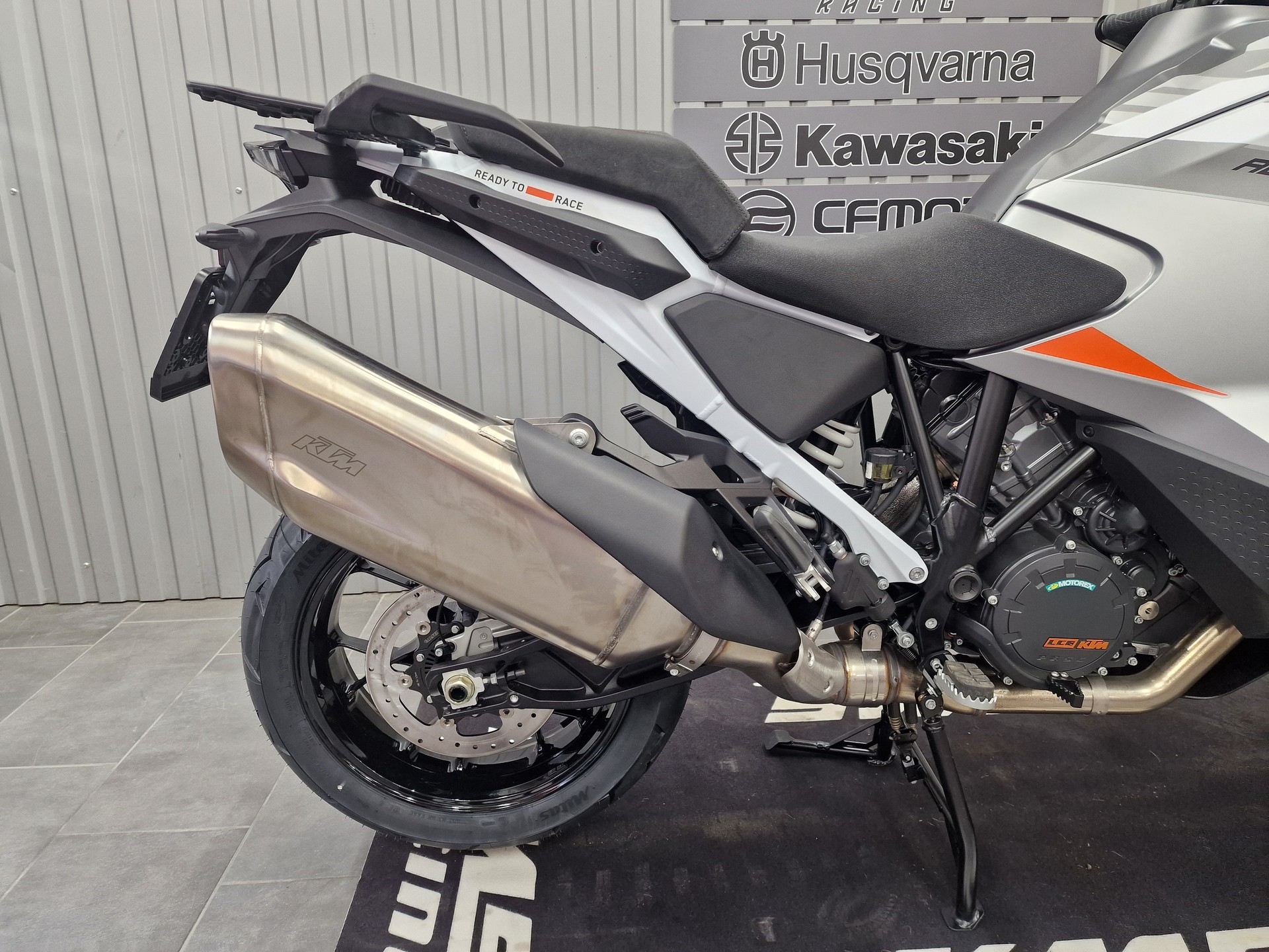 KTM 1290 Super Adventure S-showroom-element-2