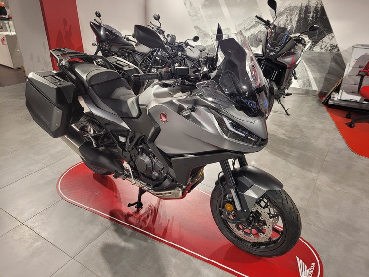HONDA NT 1100-image-1