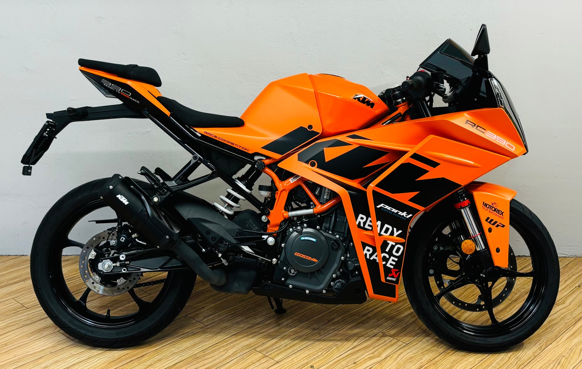 KTM RC 390-showroom-element-1