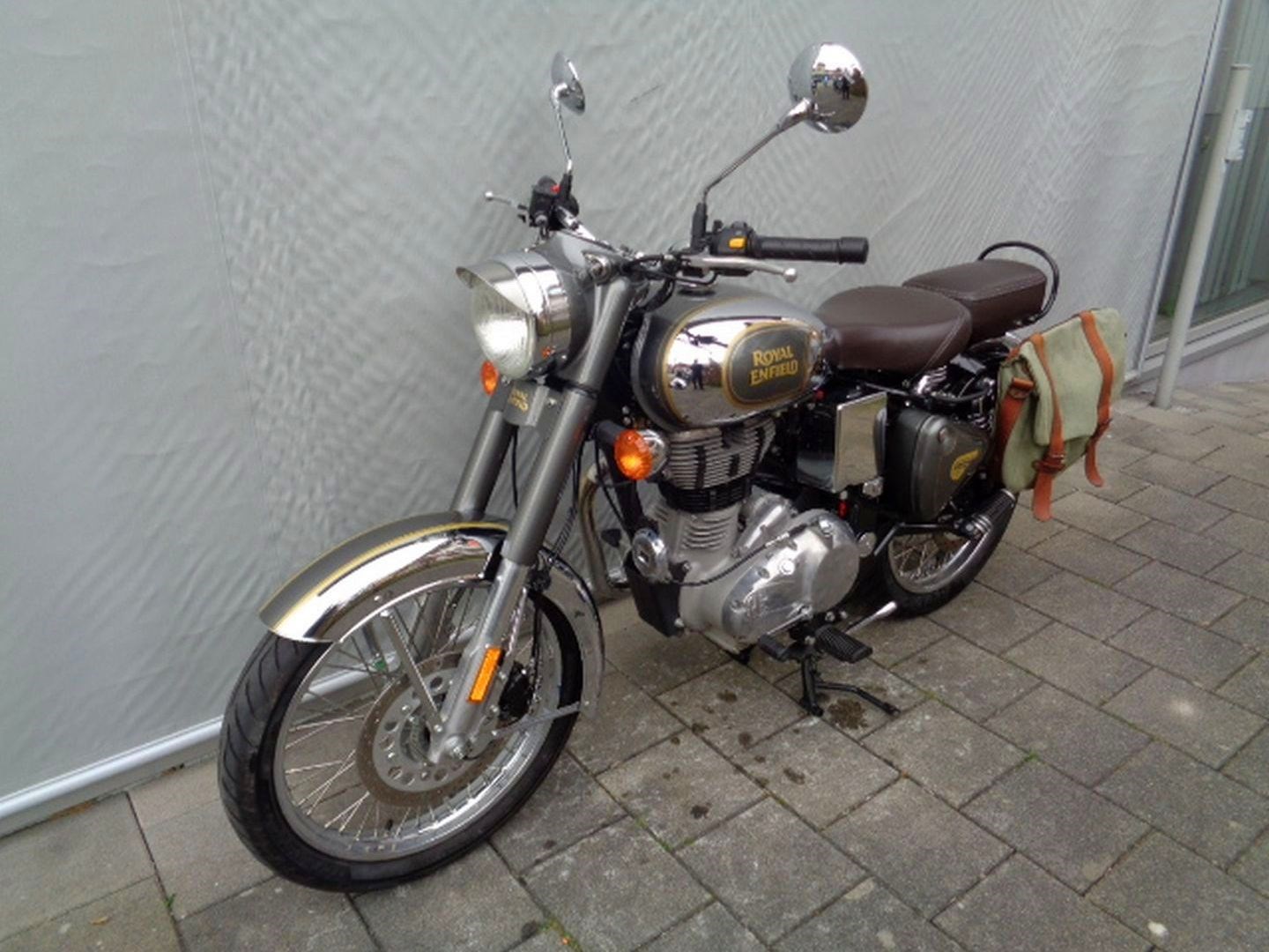 ROYAL ENFIELD CLASSIC EFI EU4-showroom-element-1