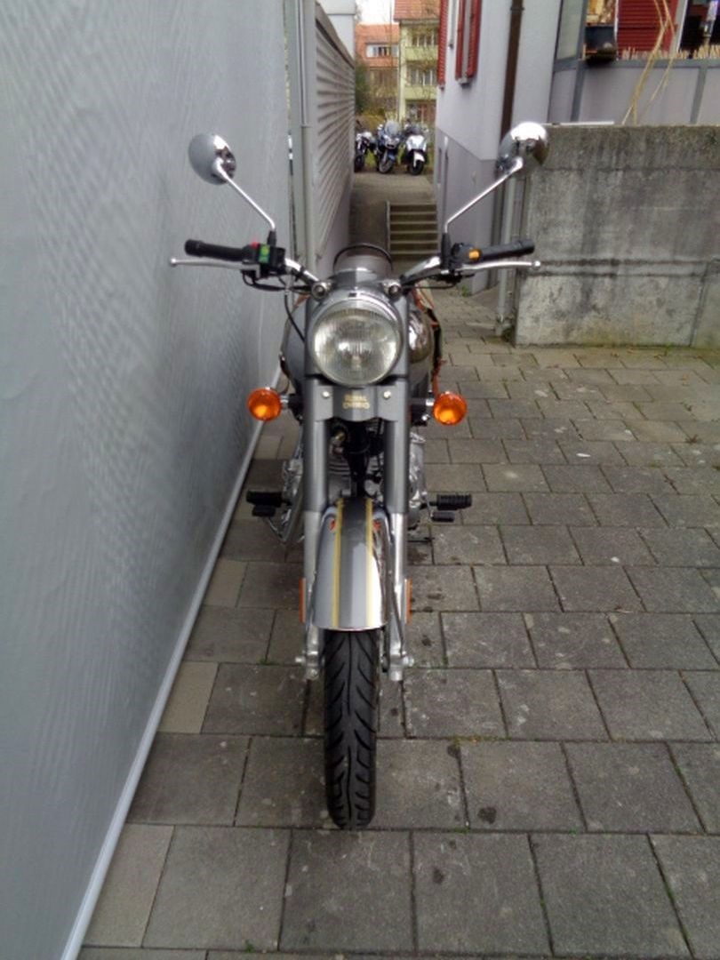ROYAL ENFIELD CLASSIC EFI EU4-showroom-element-2