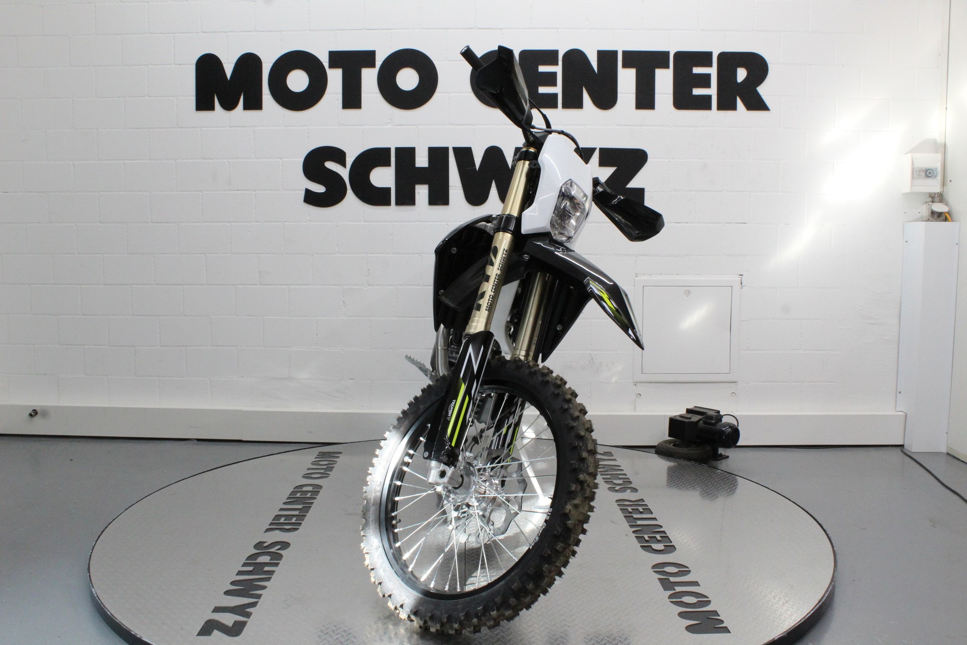 TRIUMPH TF 250-E-showroom-element-2