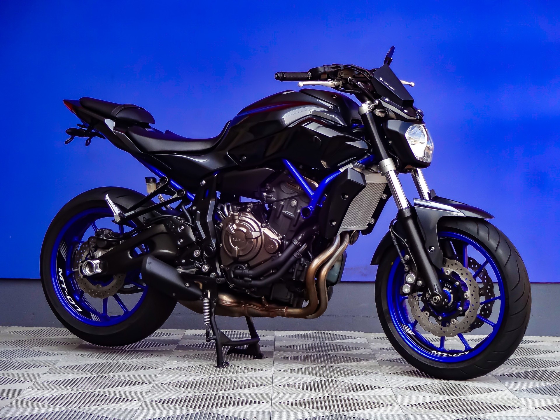 YAMAHA MT-07 ABS-showroom-element-1