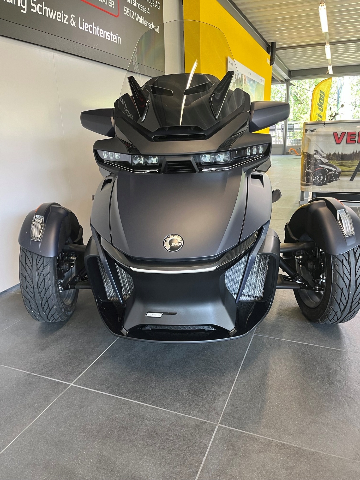 CAN-AM Spyder RT-LTD Sea Sky Edition SE6-showroom-element-2
