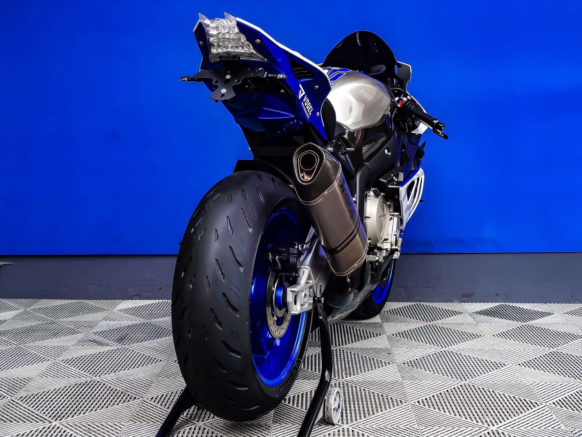 BMW HP4 ABS + DTC-showroom-element-3