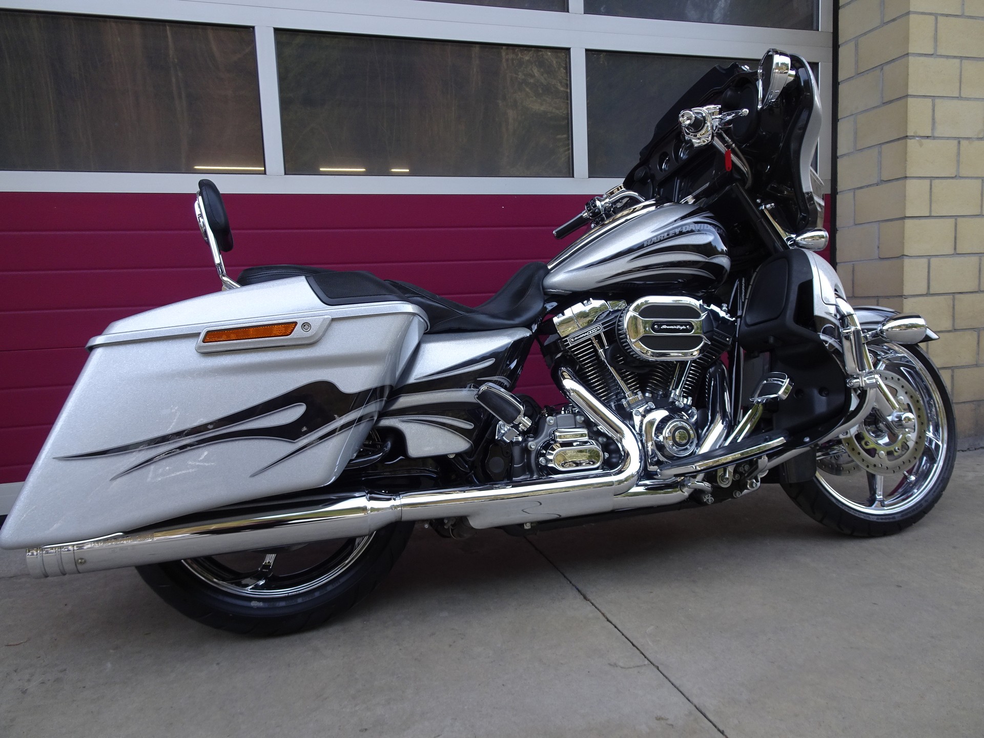 HARLEY-DAVIDSON FLHXSE Street Glide ABS CVO-image-8