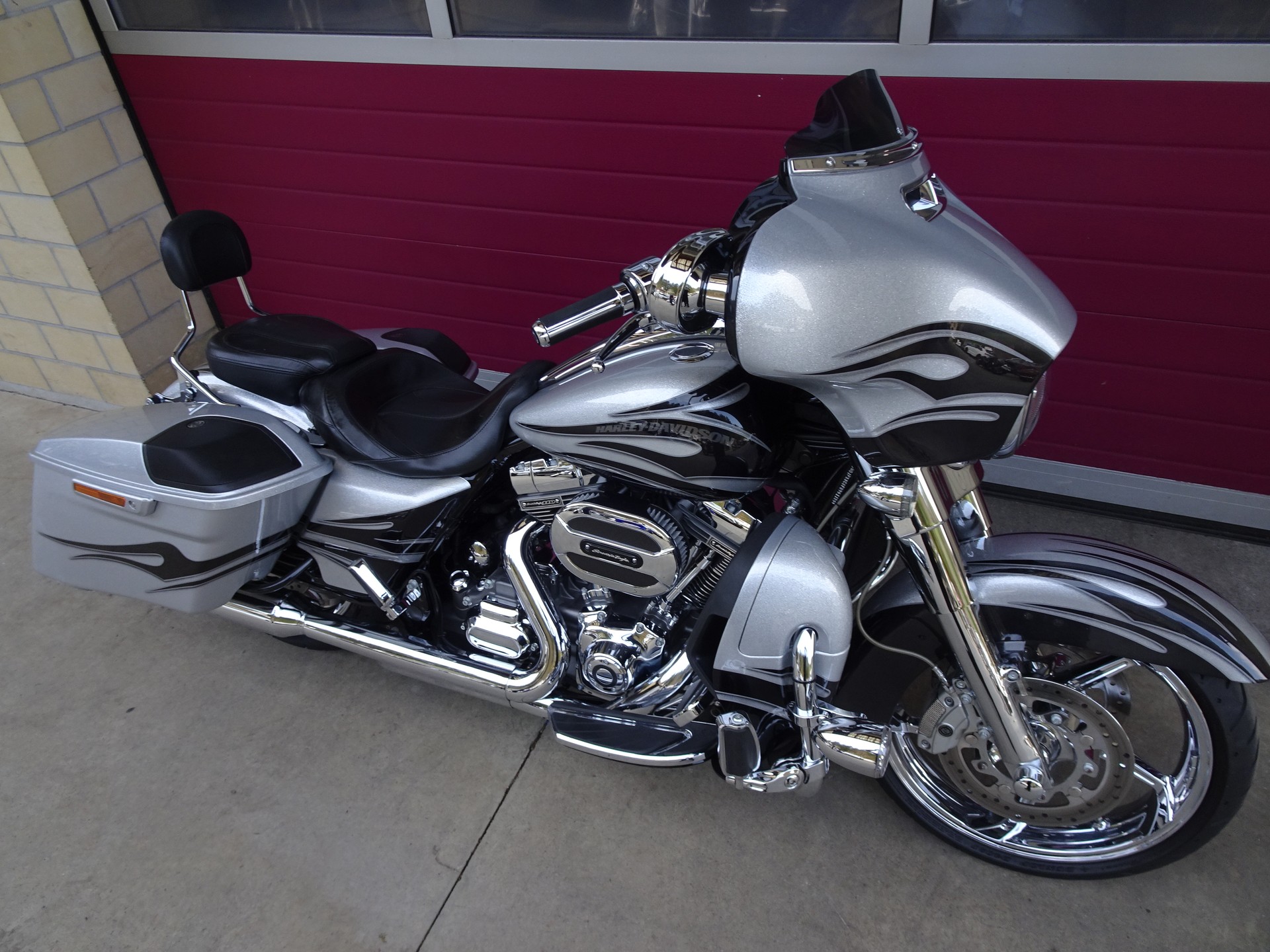 HARLEY-DAVIDSON FLHXSE Street Glide ABS CVO-image-15