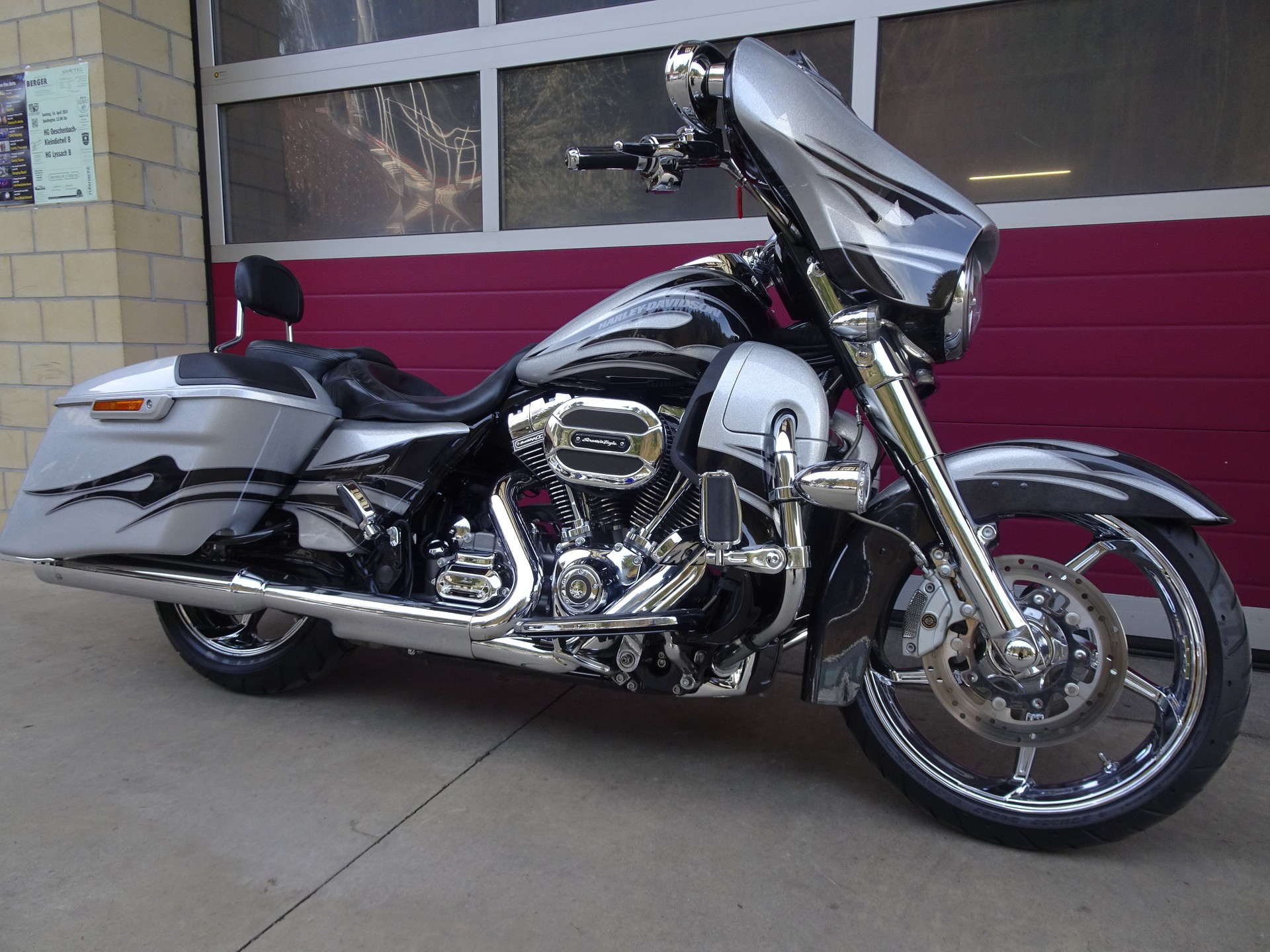 HARLEY-DAVIDSON FLHXSE Street Glide ABS CVO-image-10