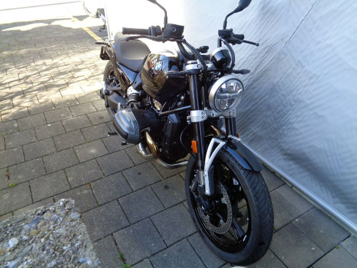 BMW R12-showroom-element-2