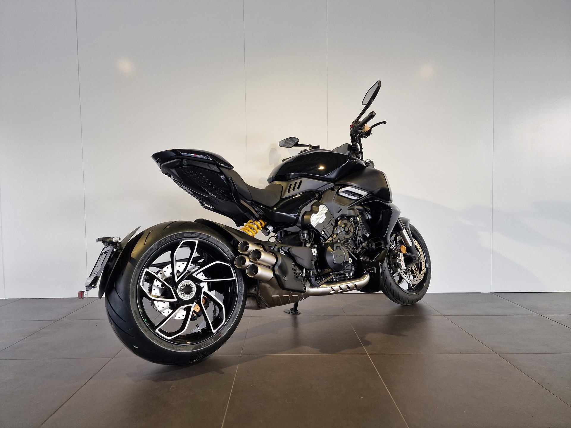 DUCATI Diavel V4-image-2