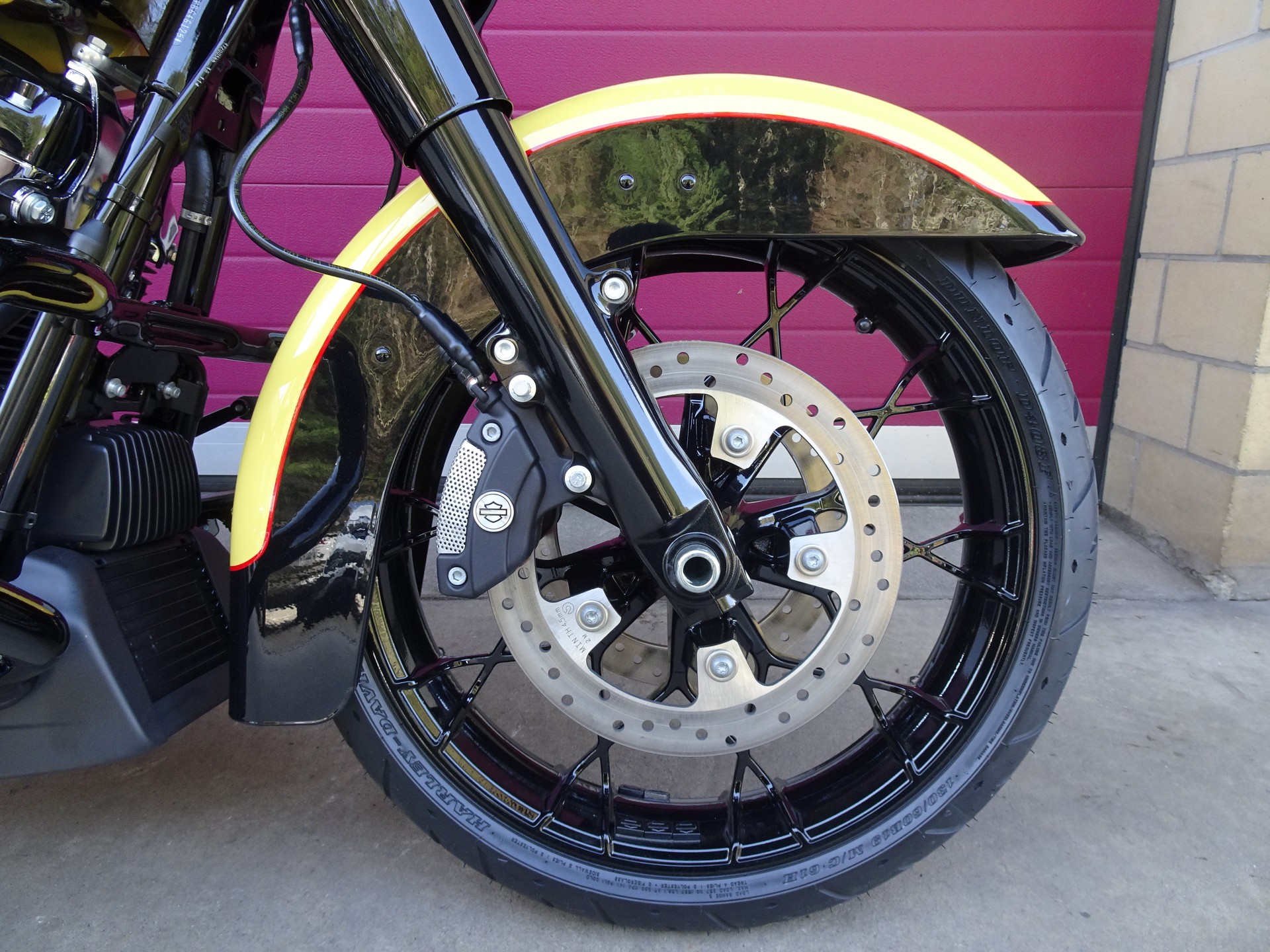 HARLEY-DAVIDSON FLHXS Street Glide Special Black Finish 114-showroom-element-1