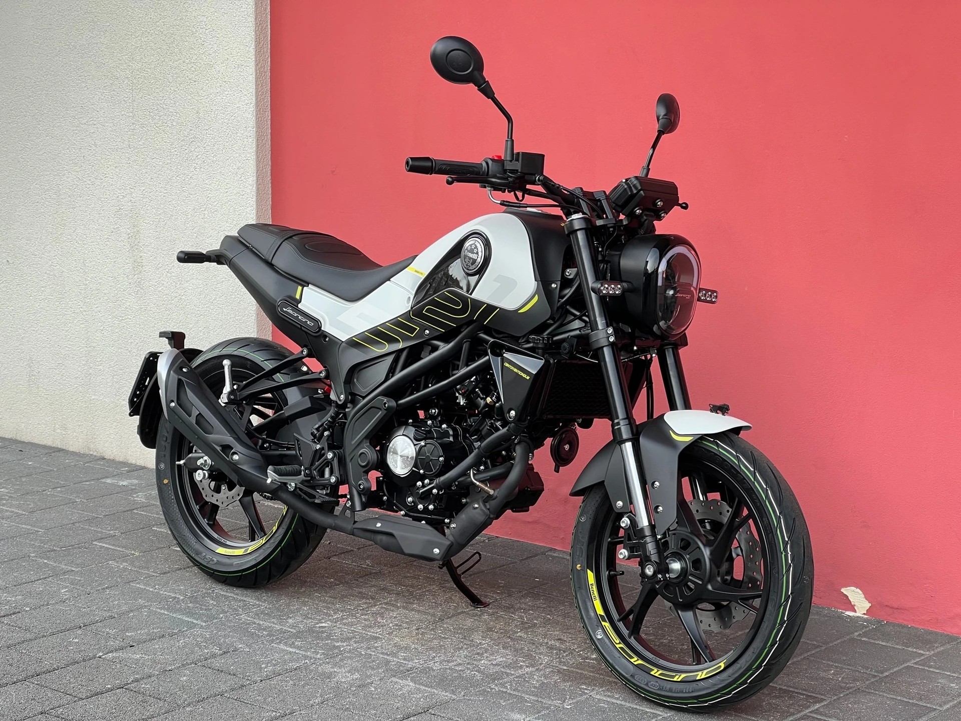 BENELLI Leoncino 125-showroom-element-2